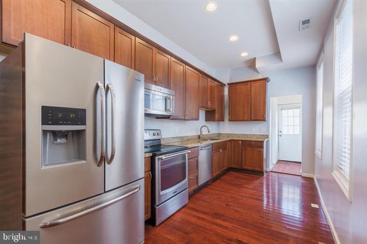 BUTCHERS HILL - Residential Lease