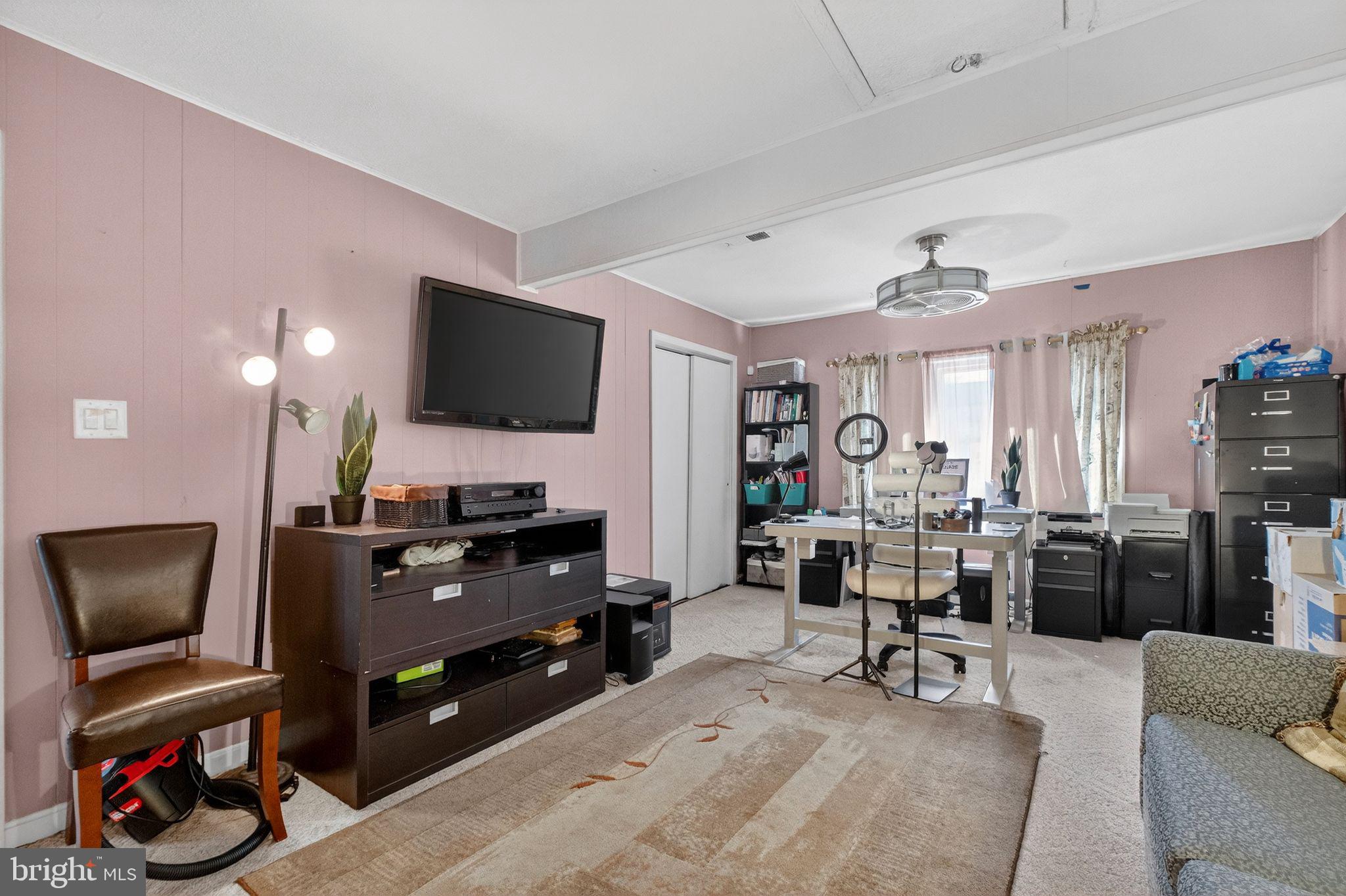 WHITEHALL - Residential