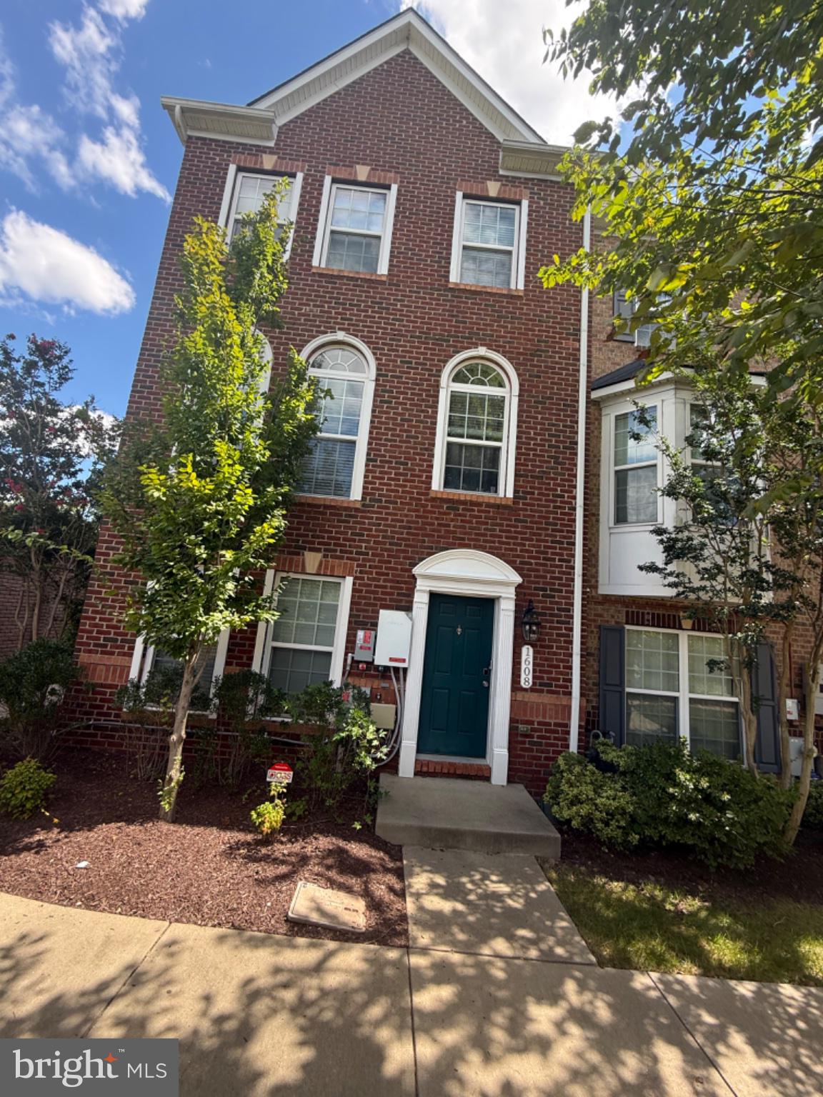 1608 WESBOURNE DRIVE