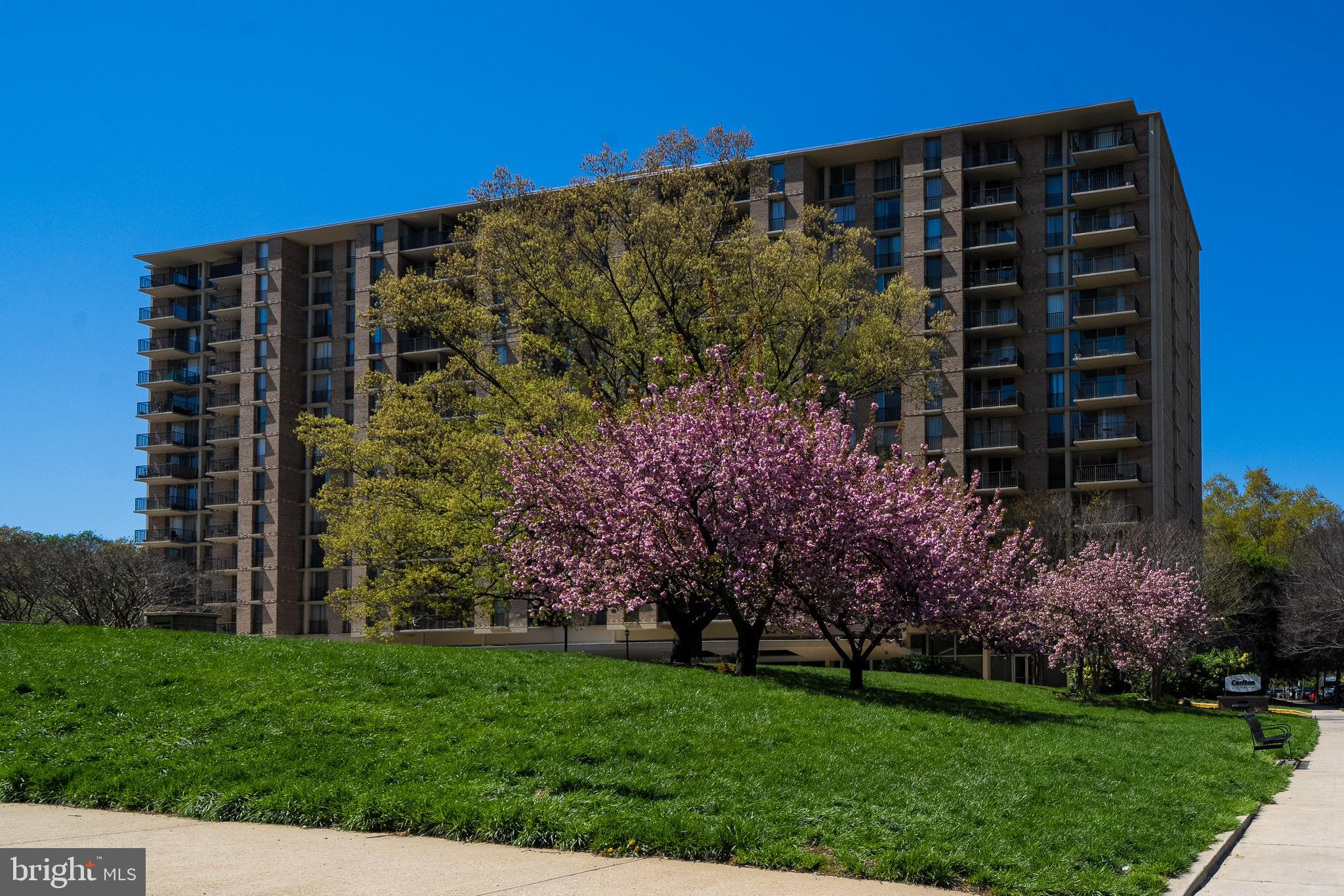 4600 S FOUR MILE RUN DRIVE 942