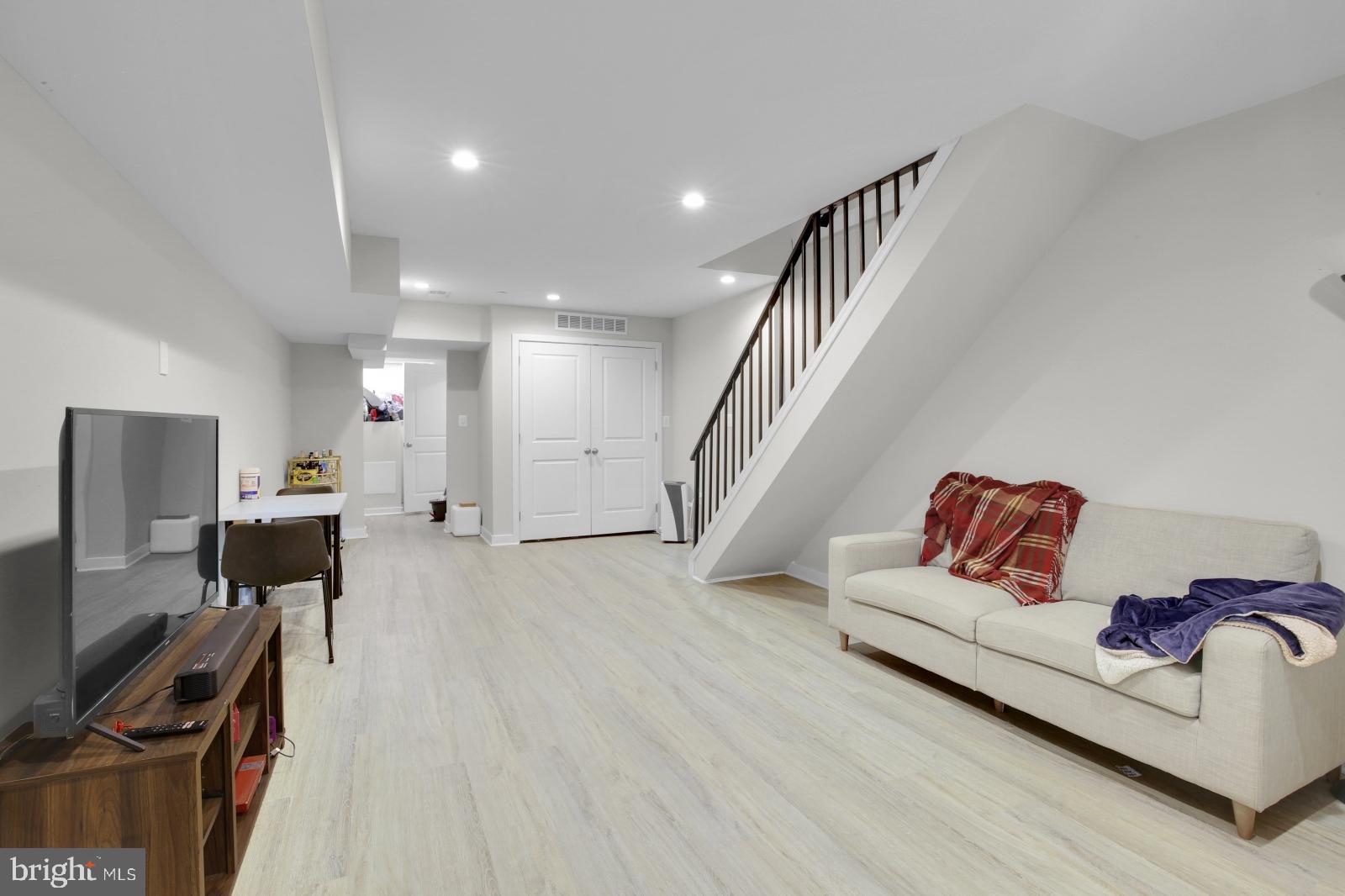 SPRUCE HILL - Residential Lease