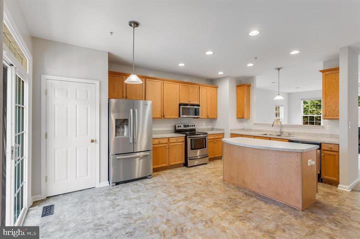 RIVERWATCH IND HEAD - Residential Lease