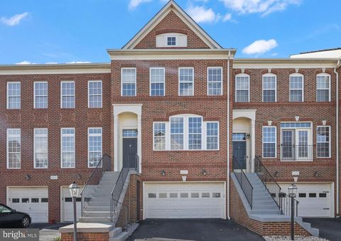 Townhouse For Sale - 22047 Avonworth Square<br/> BROADLANDS, VA 20148