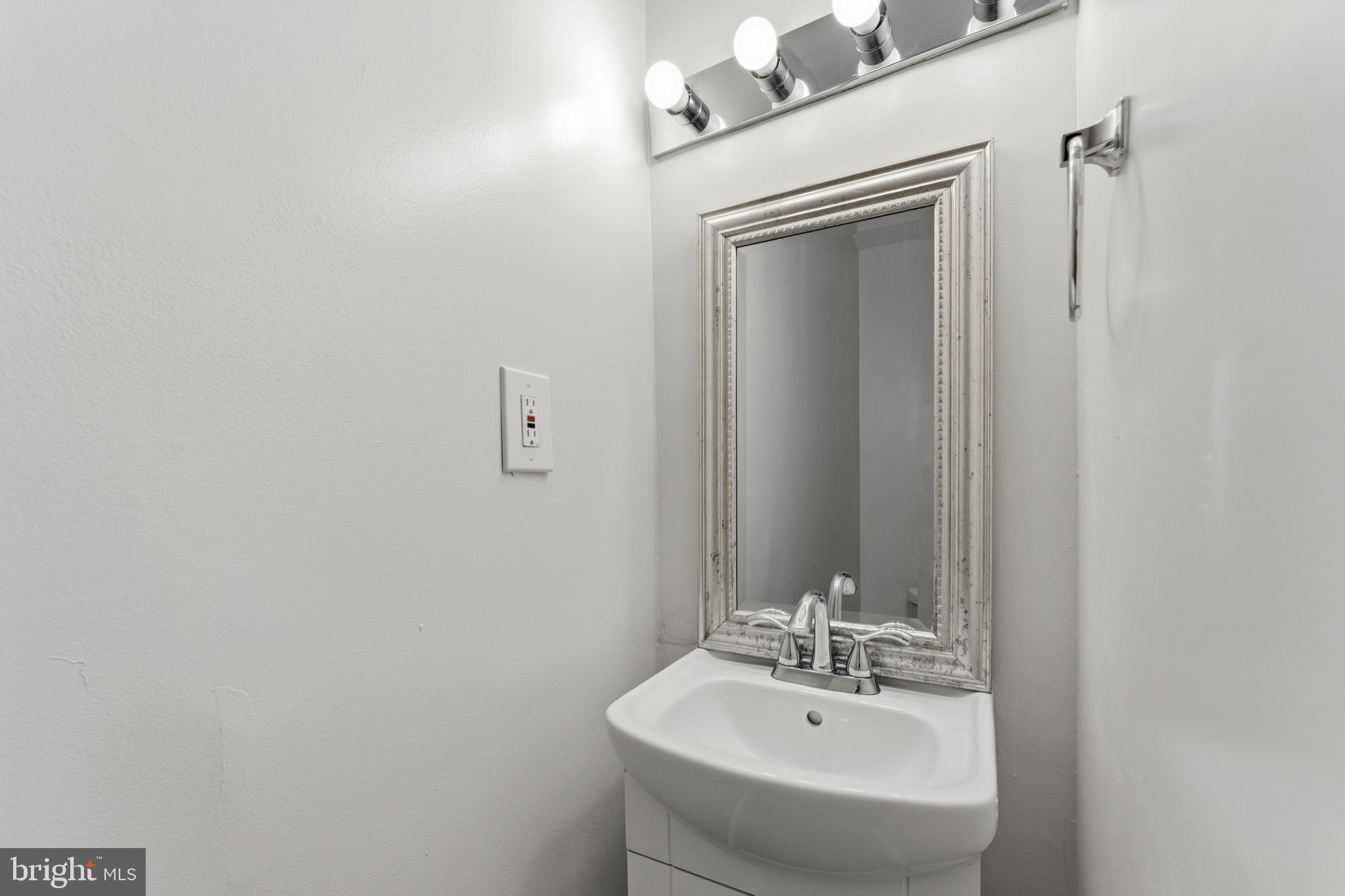 742 COLUMBIA ROAD NW