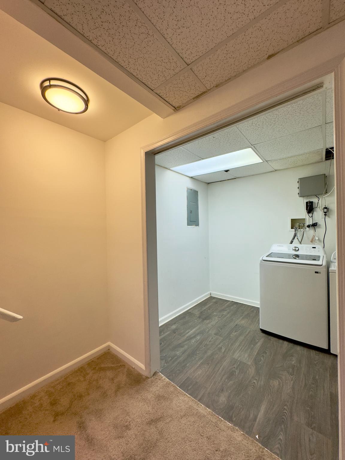 STONELEIGH SQUARE - Residential Lease