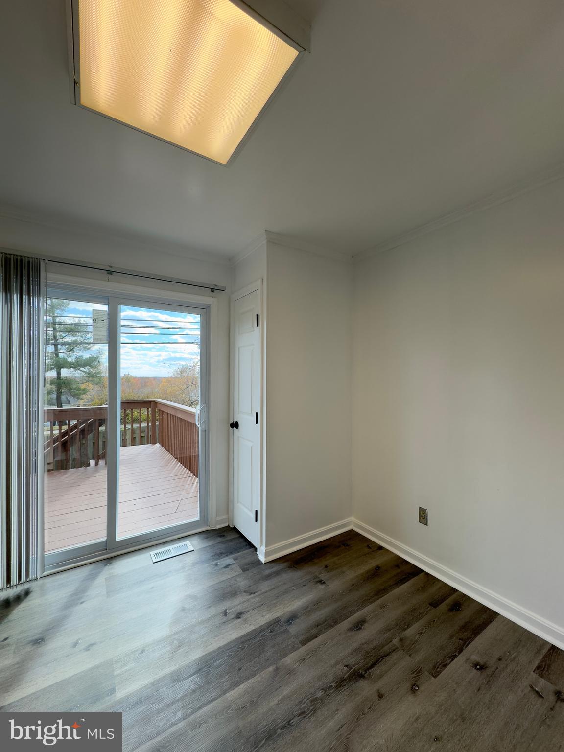 STONELEIGH SQUARE - Residential Lease