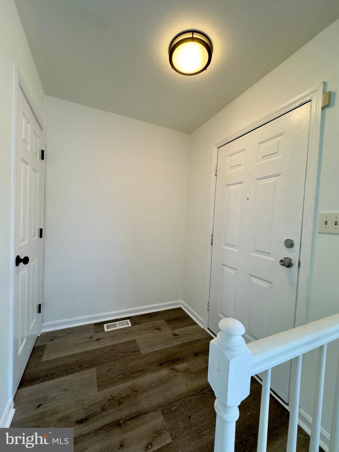 STONELEIGH SQUARE - Residential Lease