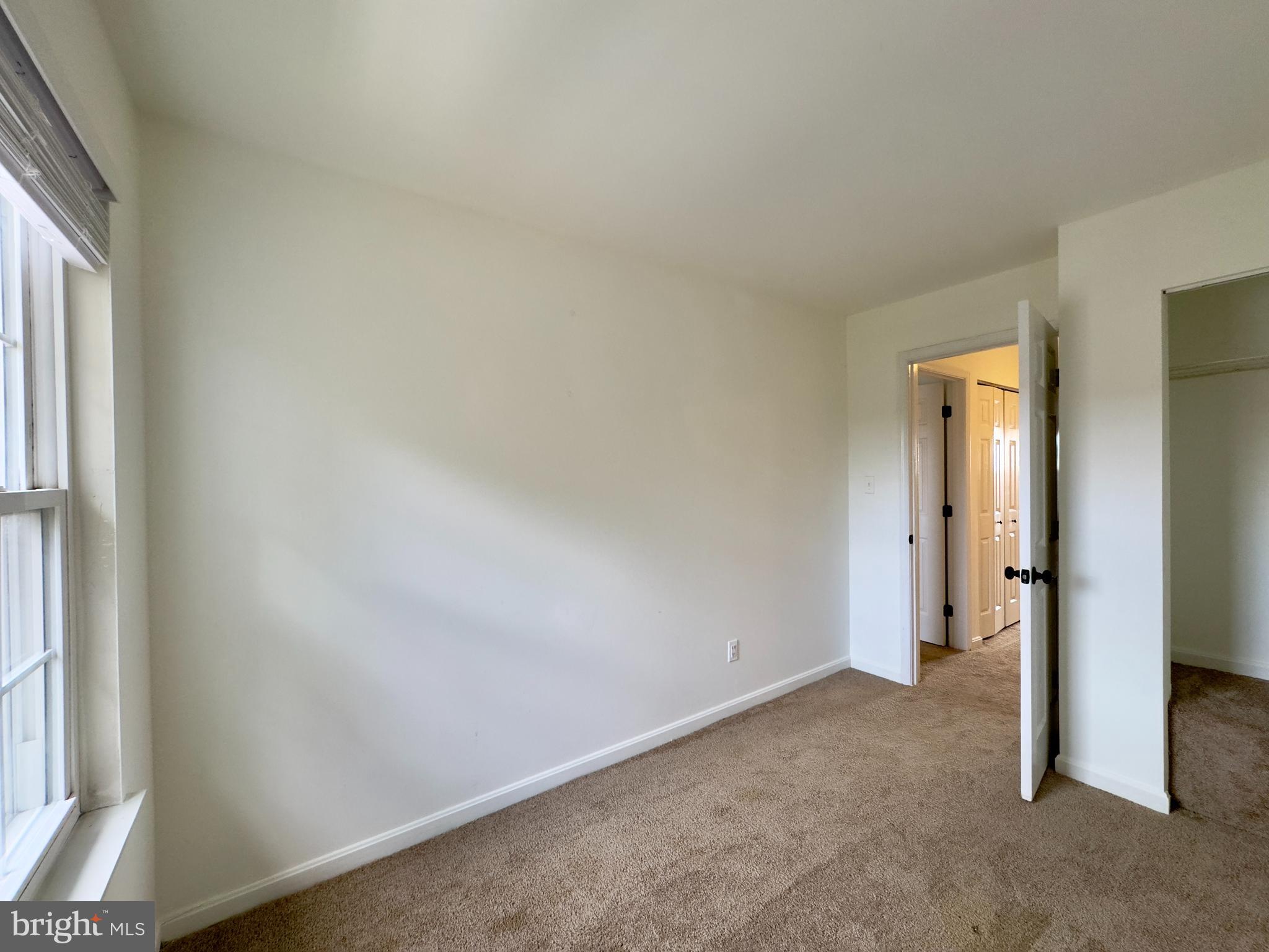 STONELEIGH SQUARE - Residential Lease