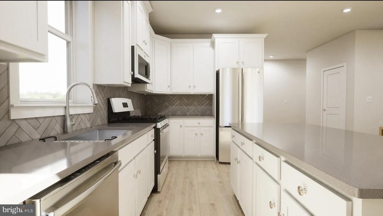 43312 FARRINGDON SQUARE 215