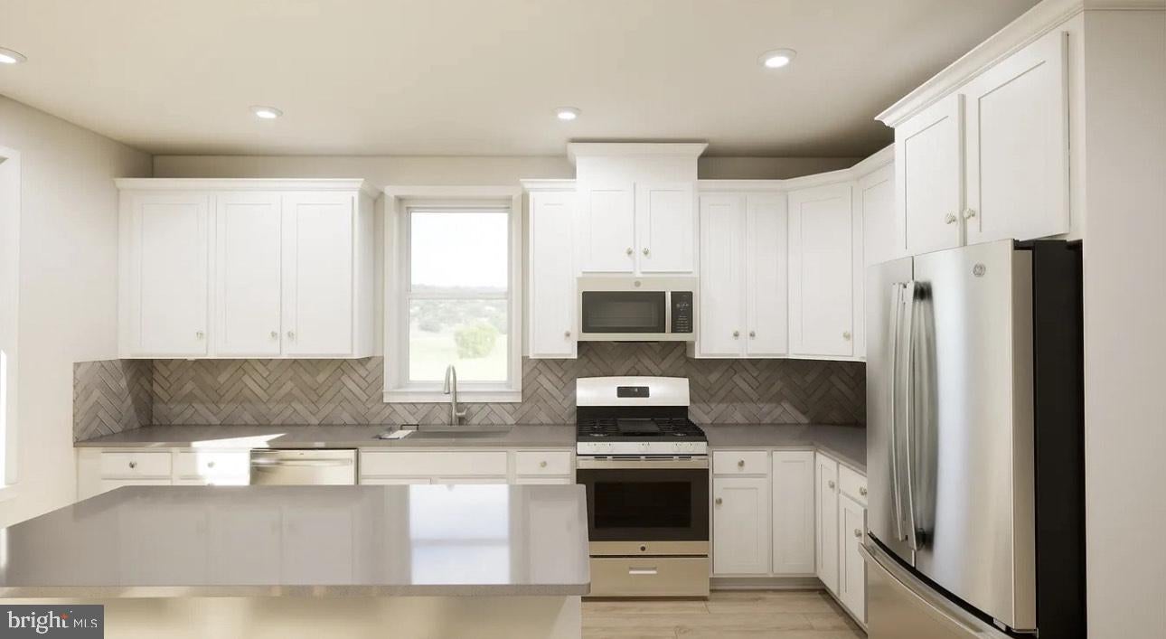 43312 FARRINGDON SQUARE 215