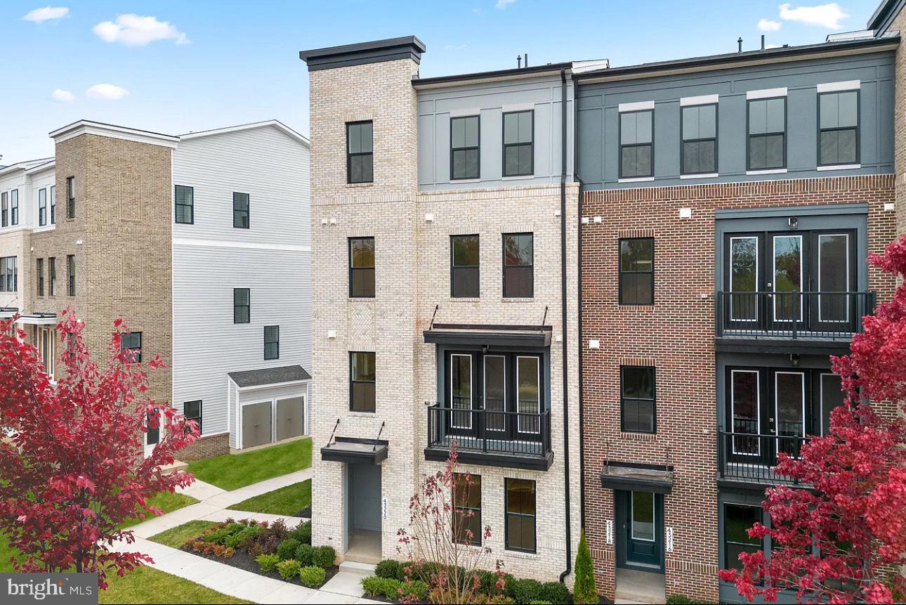 43312 FARRINGDON SQUARE 215