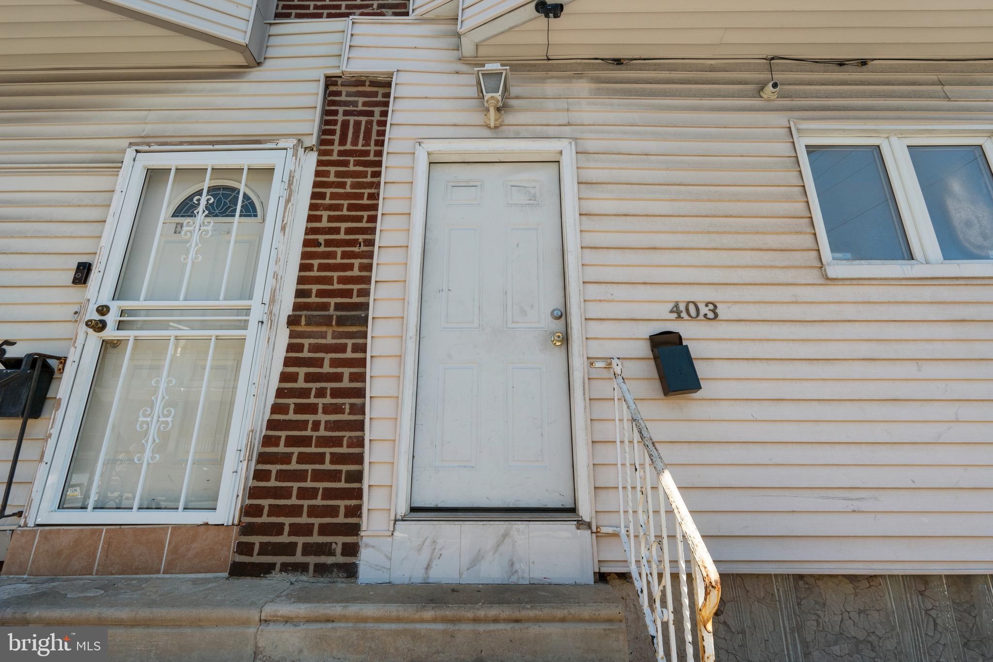 403 W ANNSBURY STREET