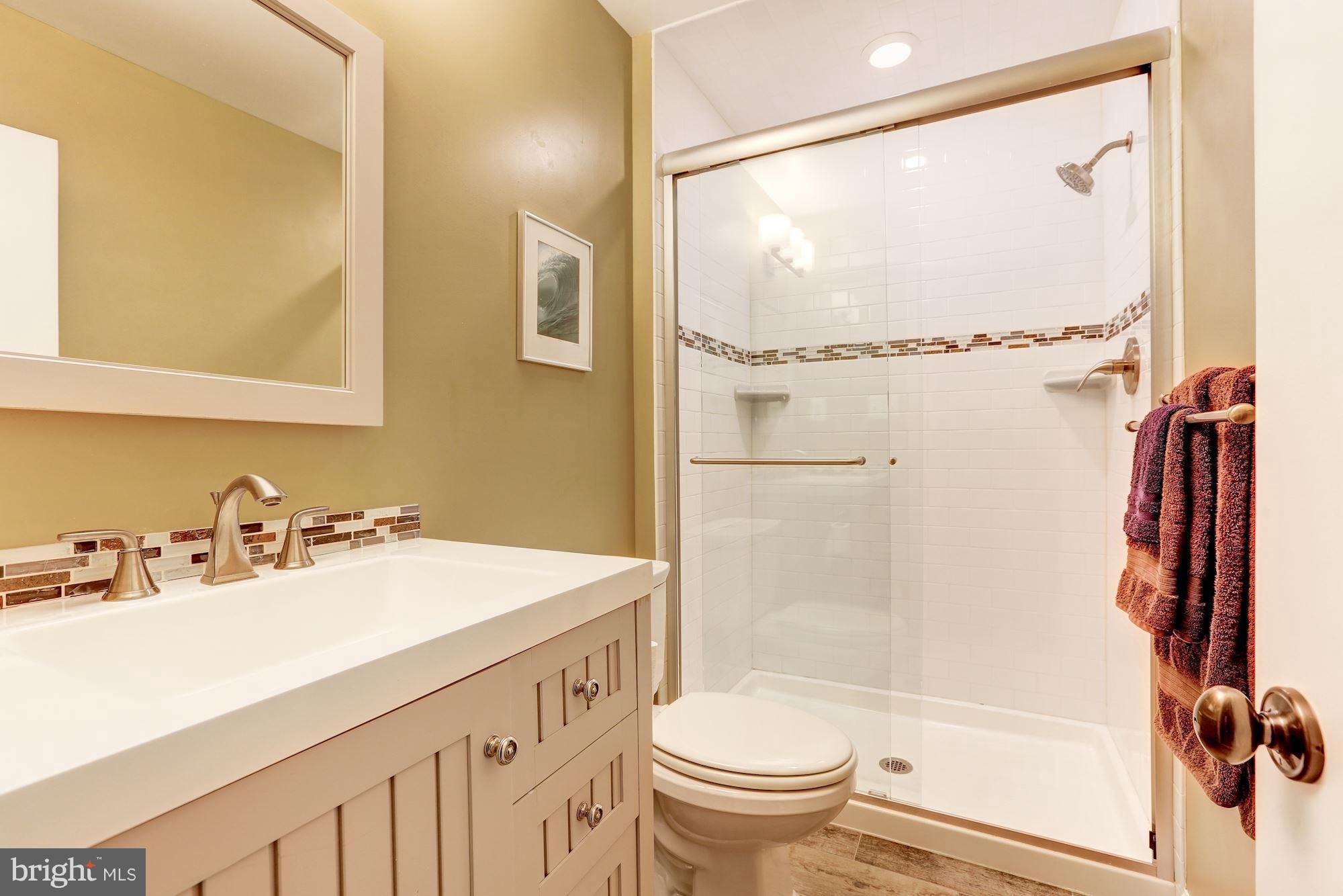 COUNTRY PLACE - Residential