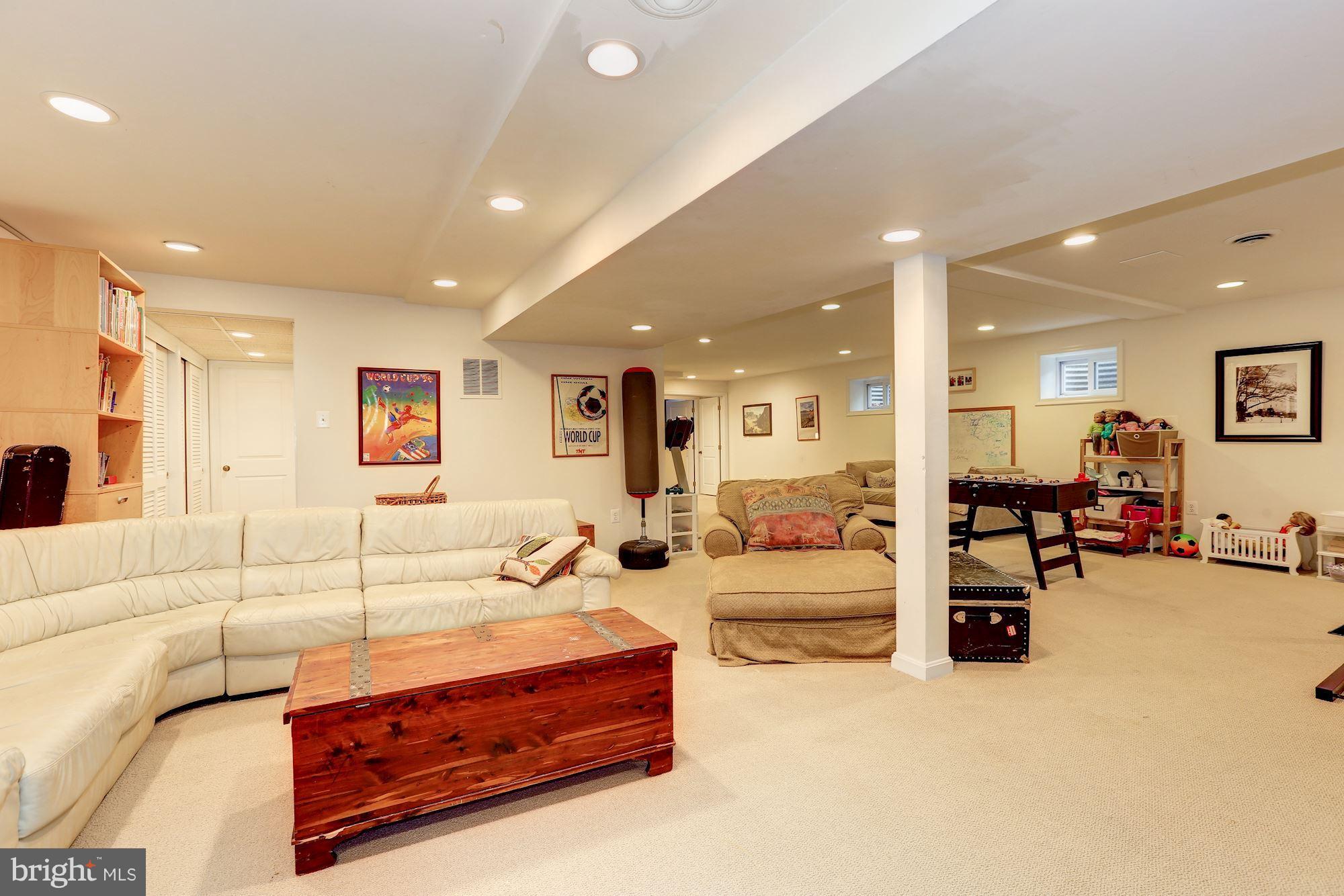 COUNTRY PLACE - Residential