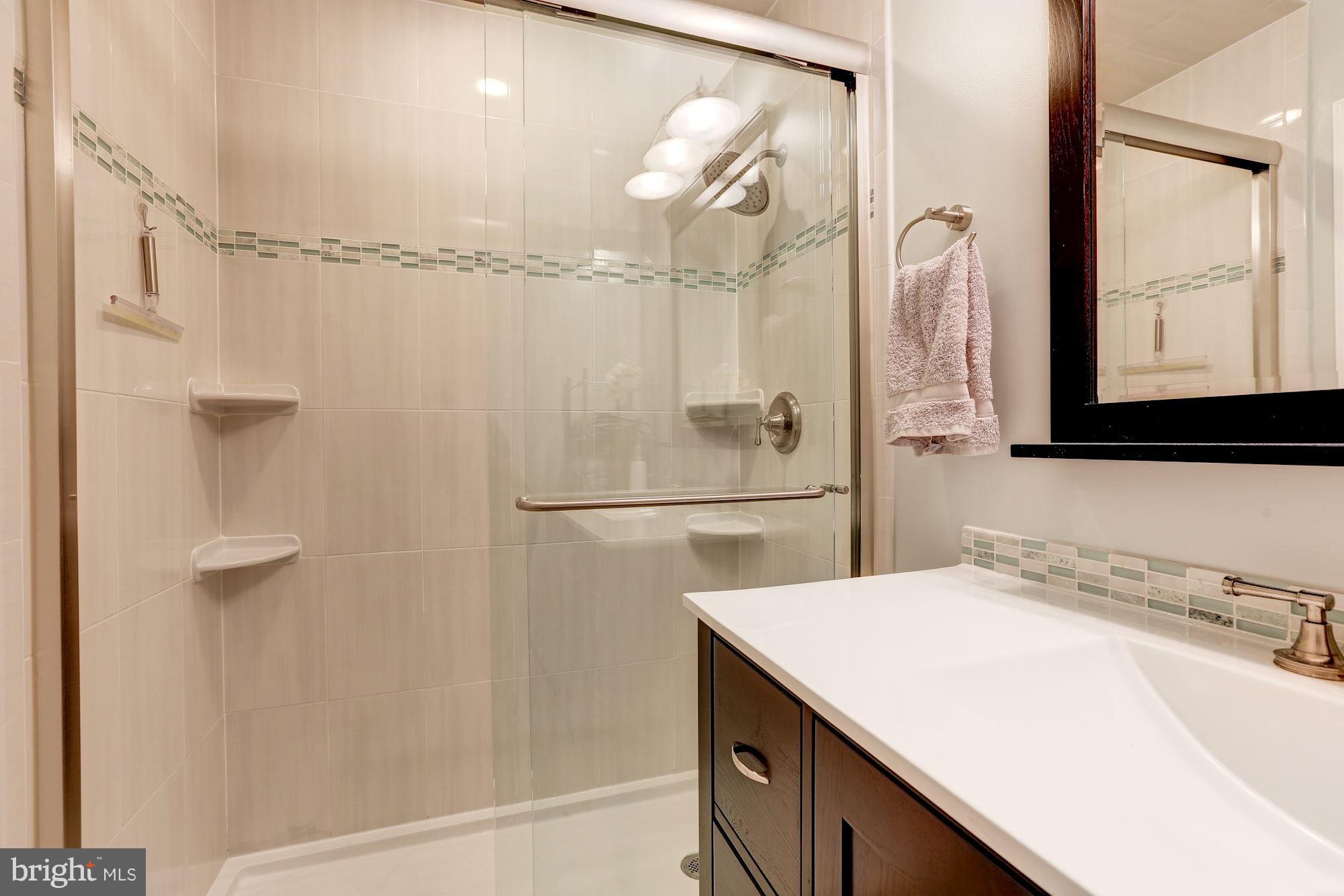 COUNTRY PLACE - Residential