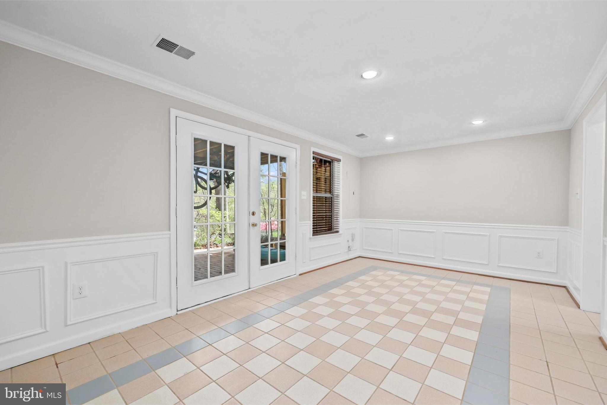 MONTCLAIR - Residential