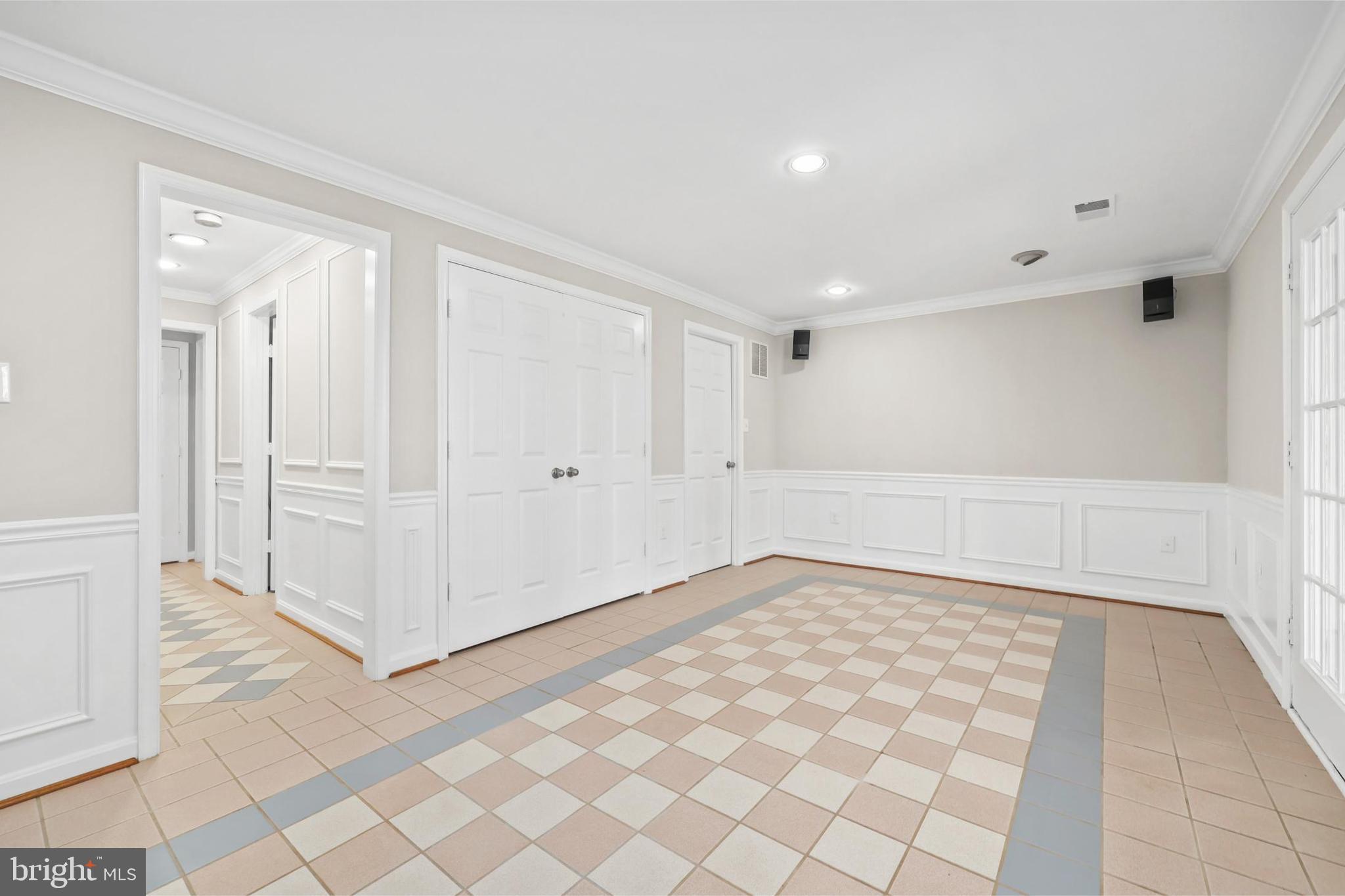 MONTCLAIR - Residential