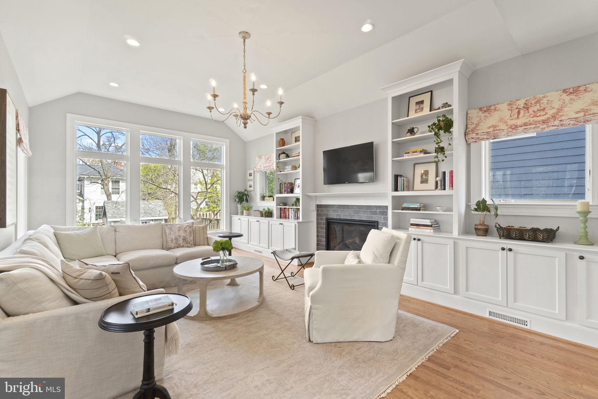 GREENWICH FOREST - Residential