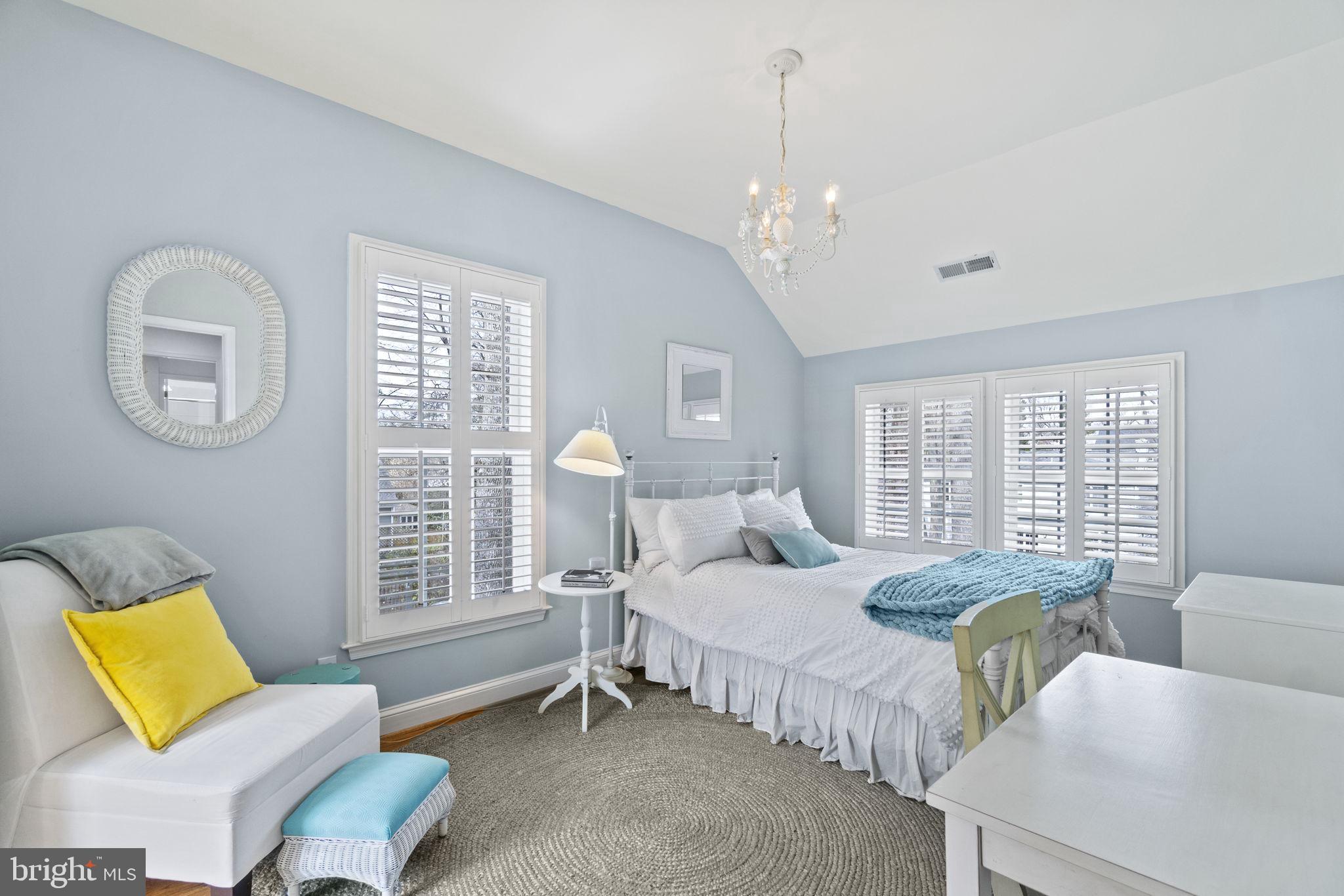 GREENWICH FOREST - Residential