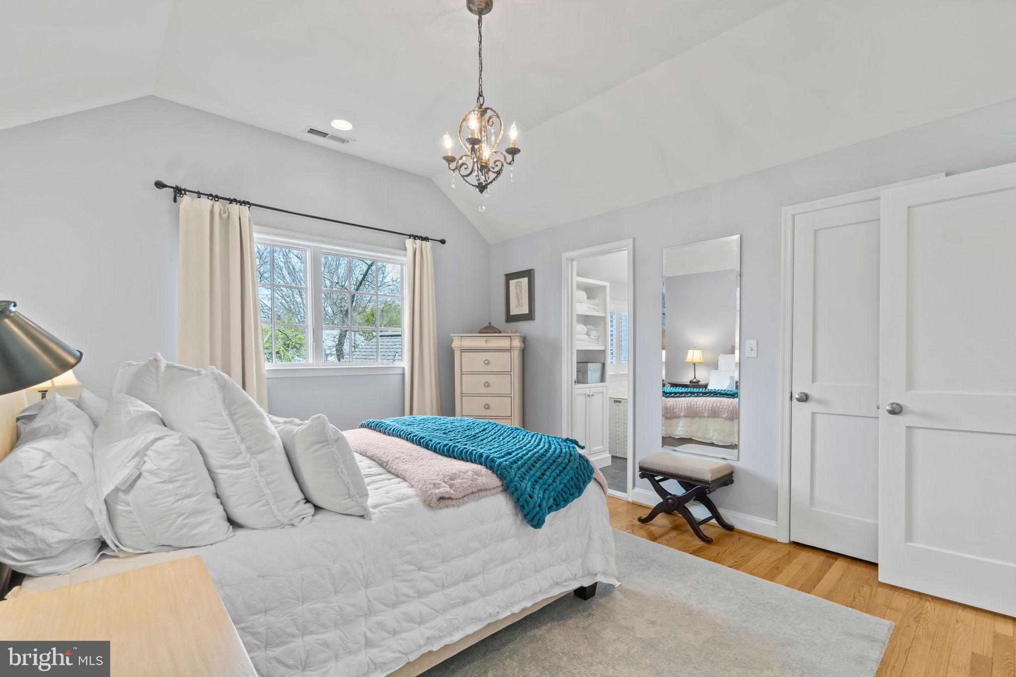 GREENWICH FOREST - Residential