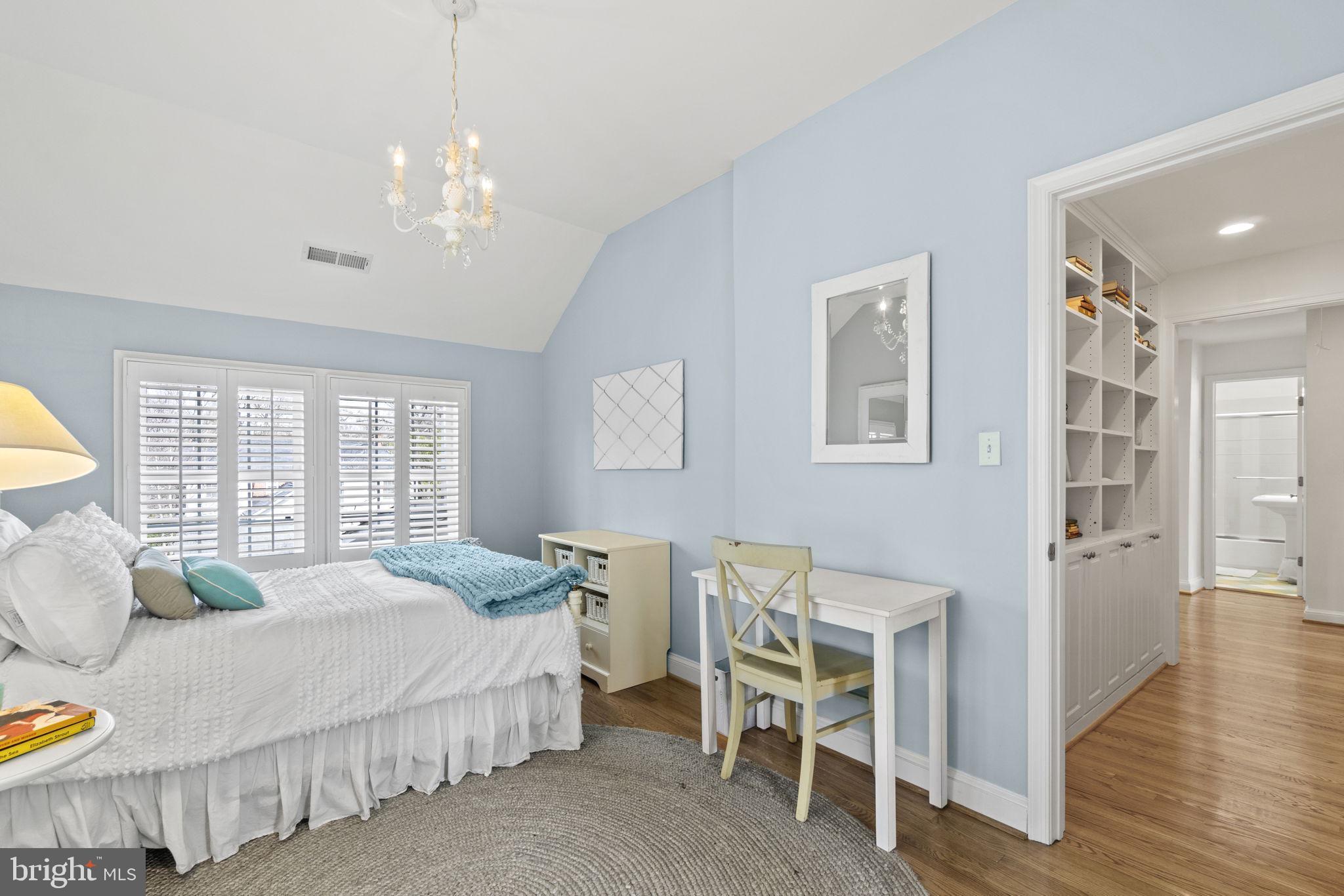 GREENWICH FOREST - Residential