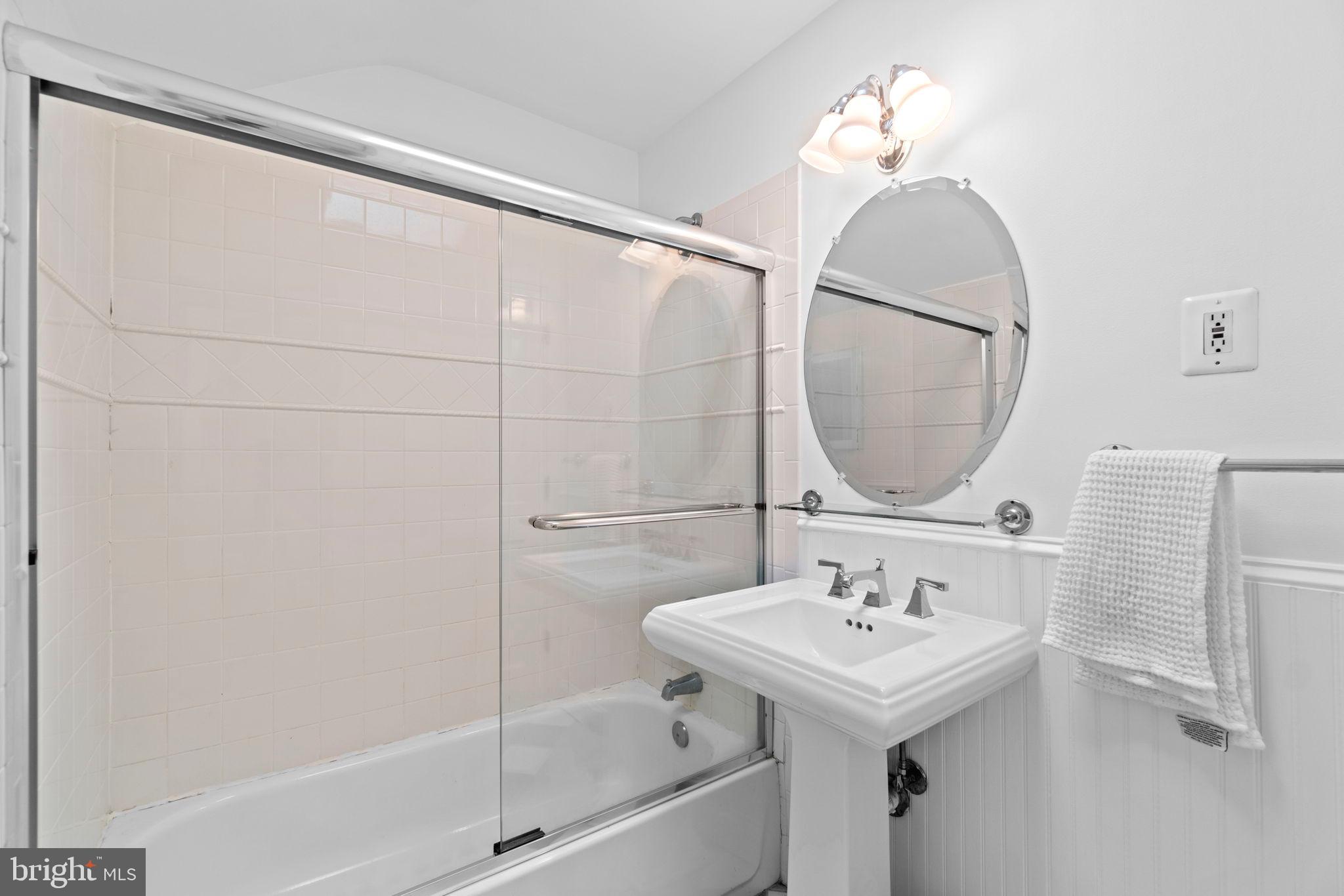 GREENWICH FOREST - Residential