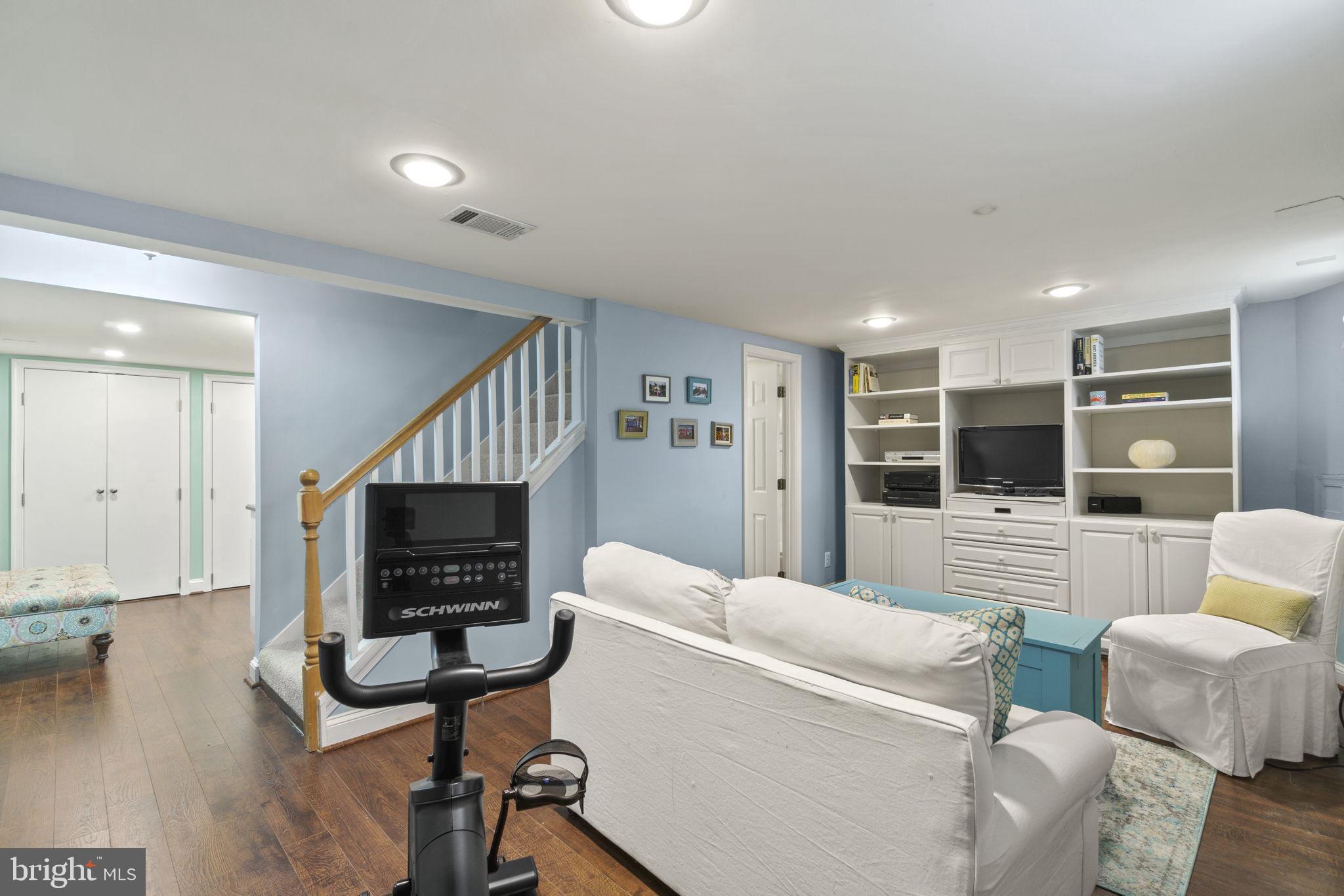 GREENWICH FOREST - Residential