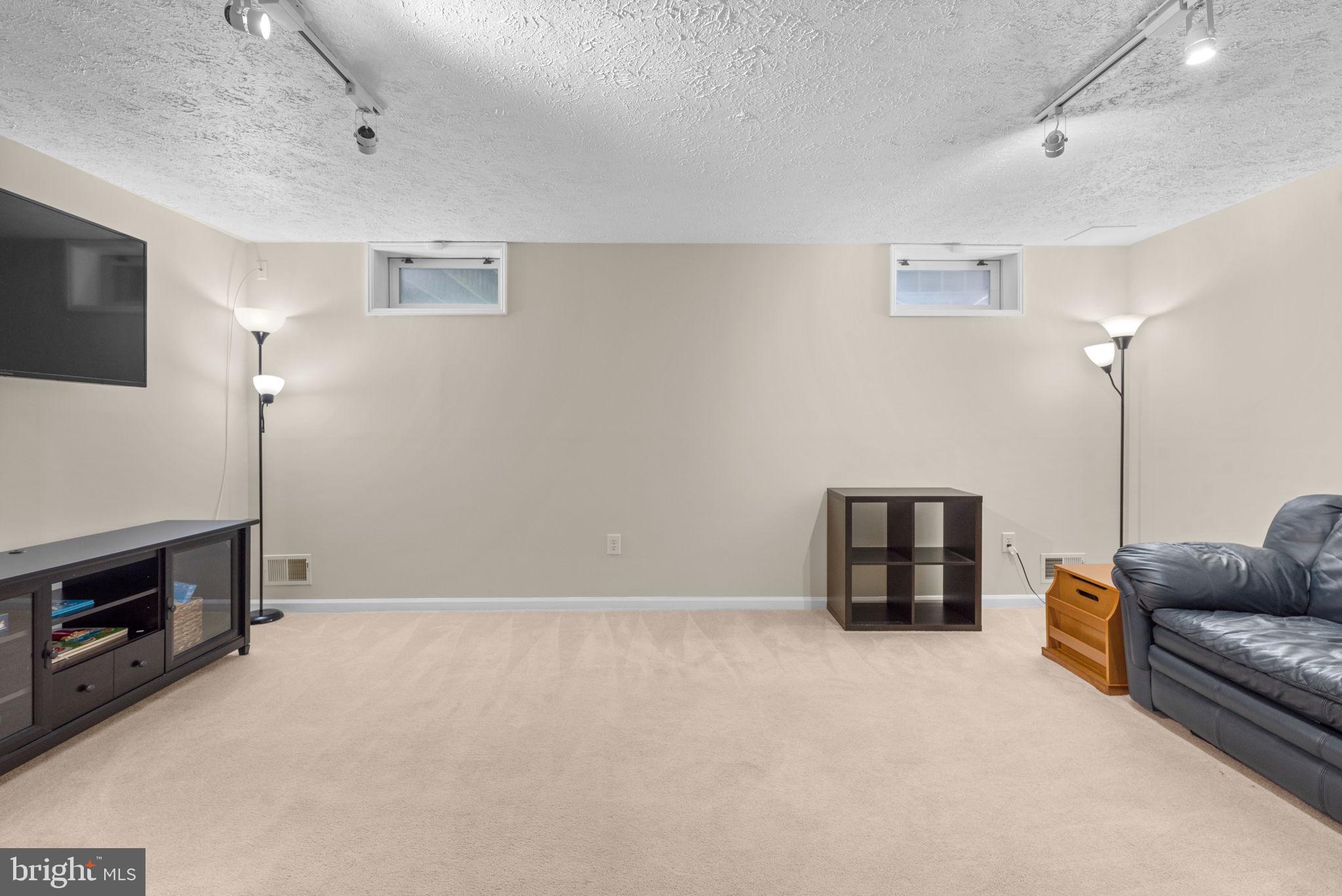 LONG REACH - Residential