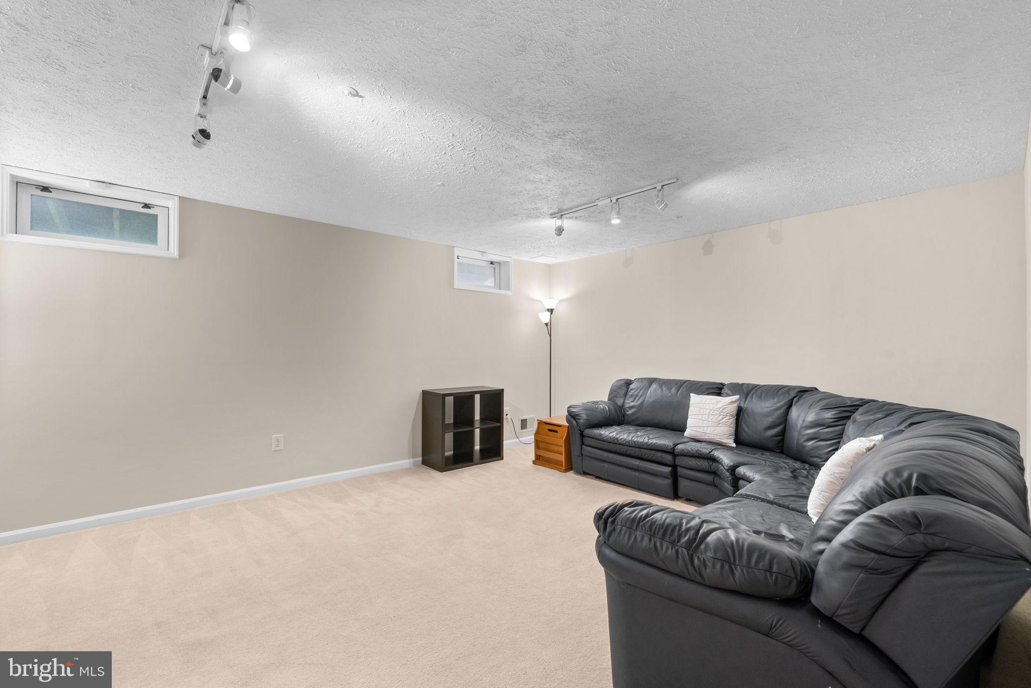 LONG REACH - Residential