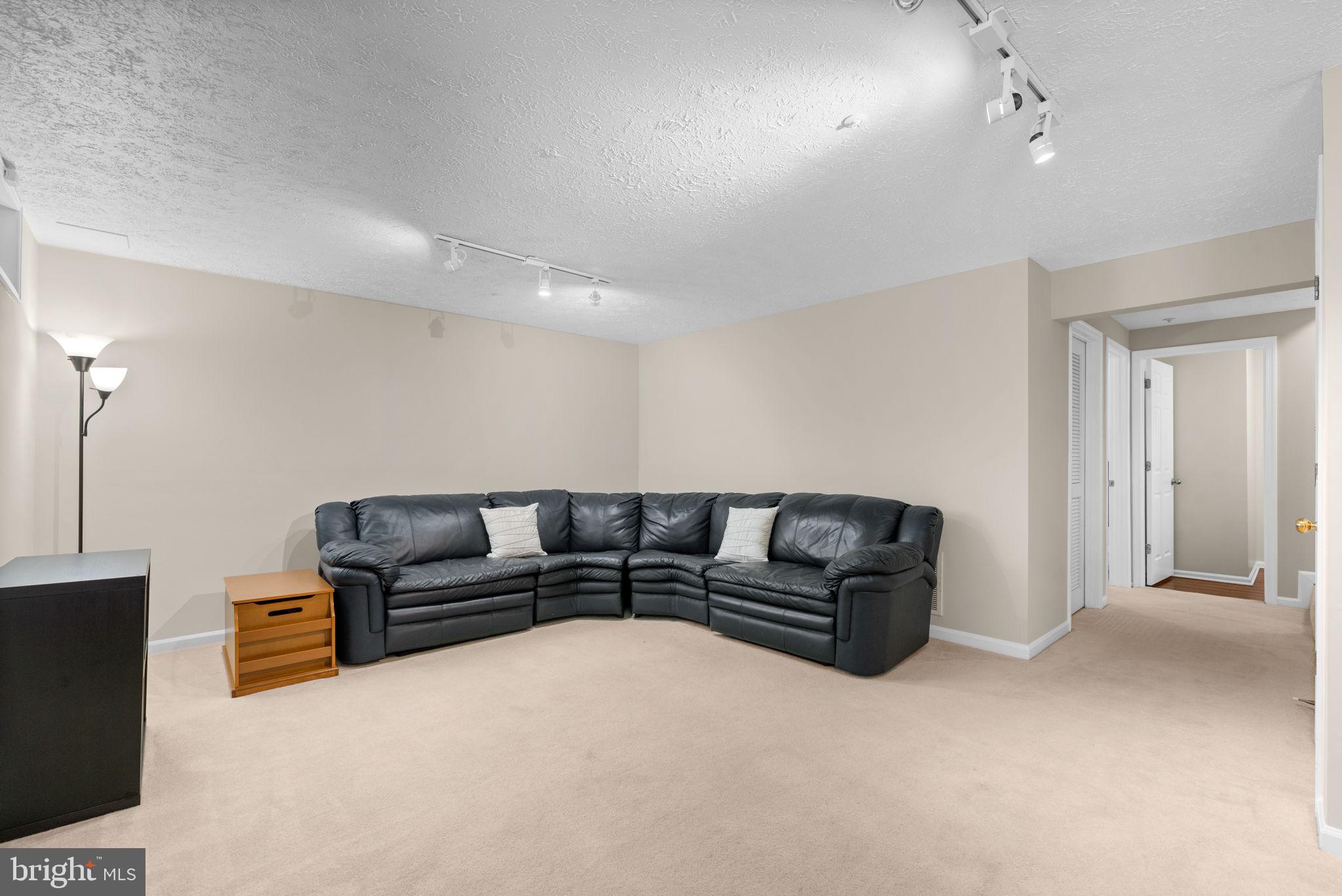 LONG REACH - Residential