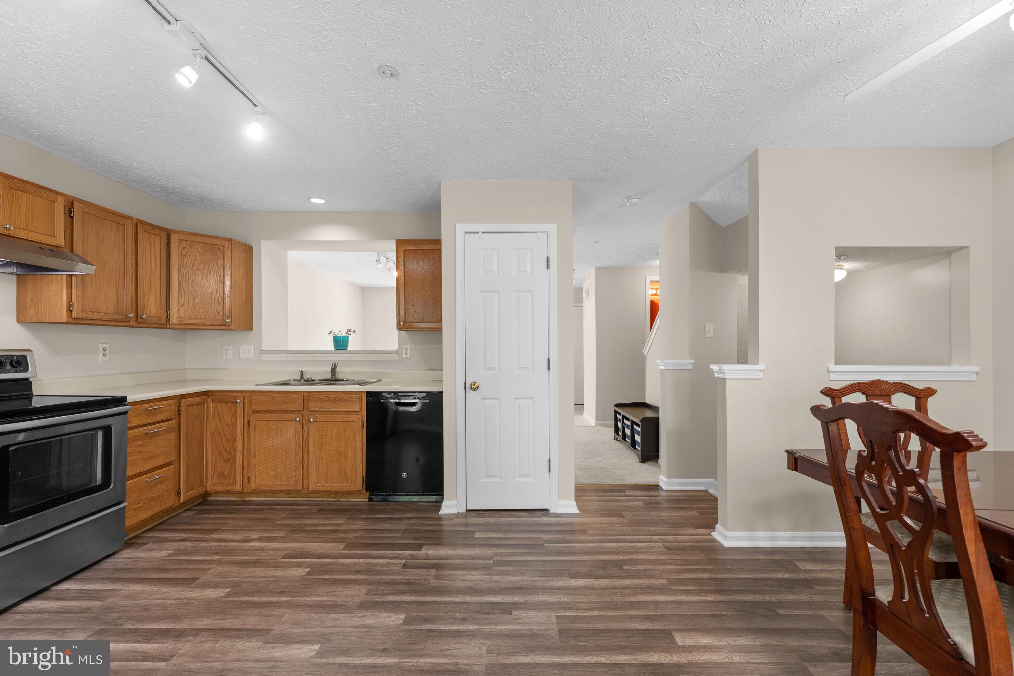 LONG REACH - Residential