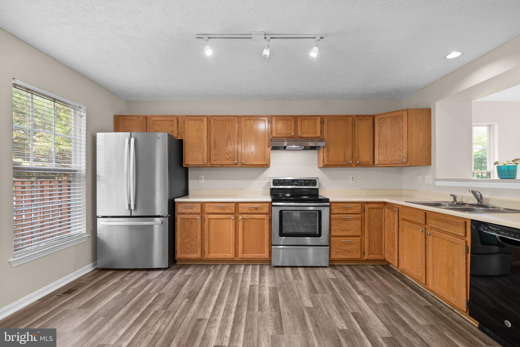 LONG REACH - Residential