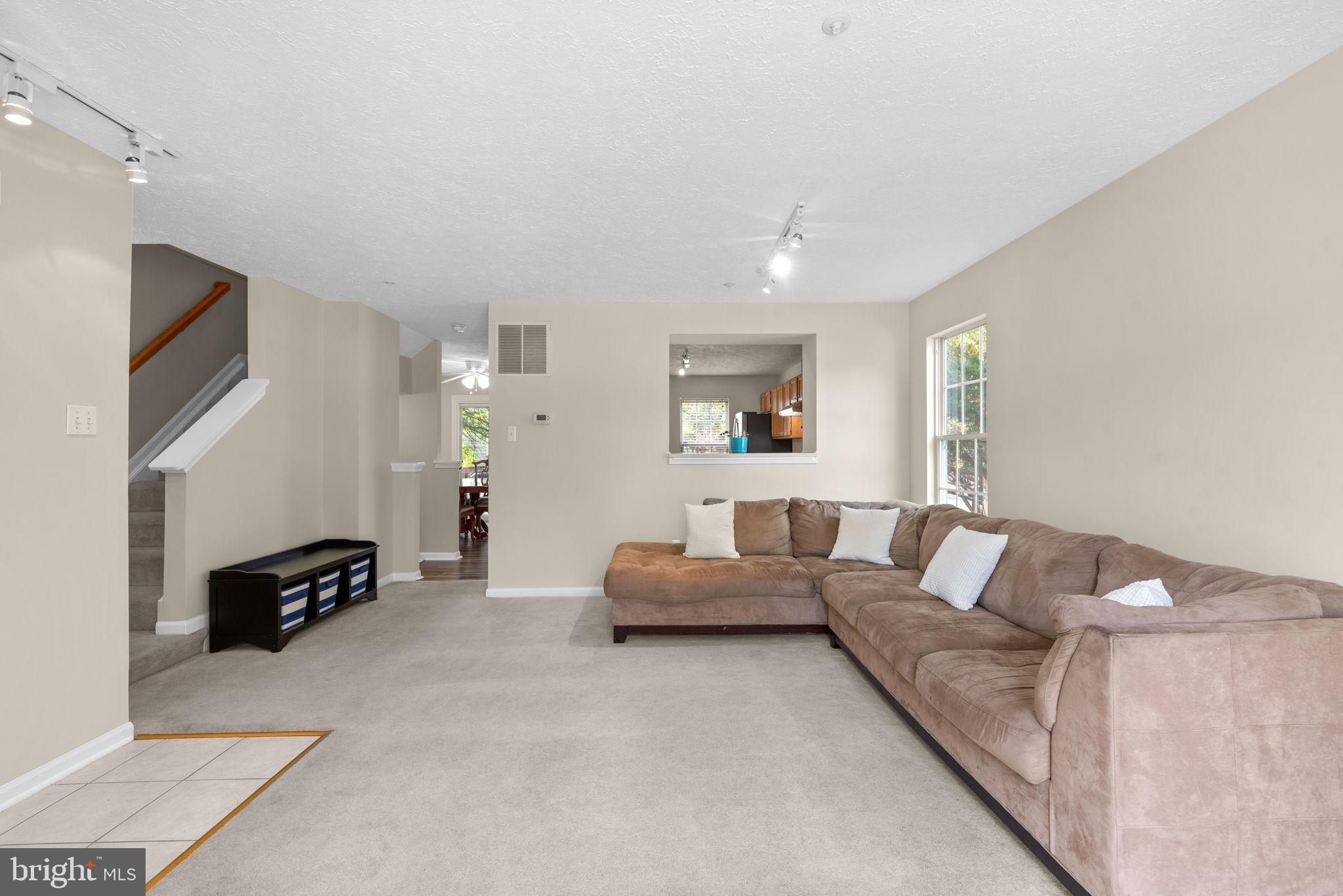 LONG REACH - Residential