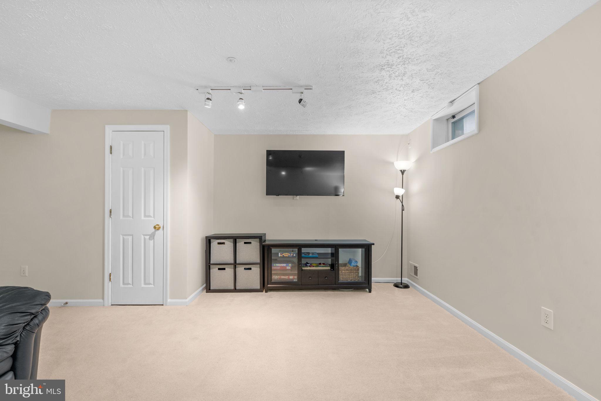 LONG REACH - Residential