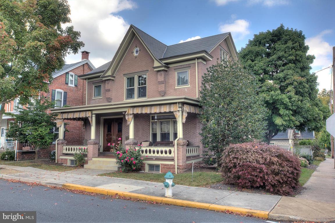BEAUTIFUL STATELY VICTORIAN HOME PERFECTLY SITED ON A MATURE CORNER LOT. THIS CLASSIC IS A MOVE IN READY HOME THAT BOASTS ENDLESS UPGRADES WHILE MAINTAINING THE ELEGANCE, CHARACTER AND CHARM THAT ONLY A CLASSIC VICTORIAN HOME CAN OFFER SUCH AS HANDSOME HARDWOOD FLOORS, PERIOD POCKET DOORS, WALK IN BUTLERS PANTRY, INCREDIBLE CROWN MOLDINGS, OPEN FOYER AND ENTRY WAY WITH COLUMNS LEADING INTO THE LIVING ROOM, AND LARGE, GRACIOUS FORMAL DINING ROOM.