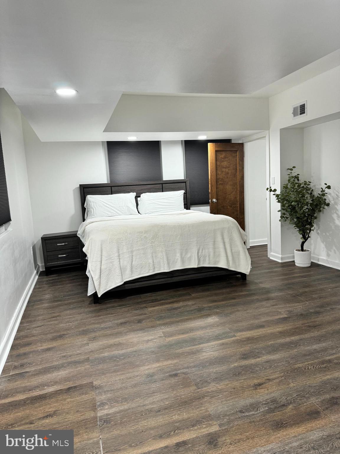 CHARLES VILLAGE - Residential Lease