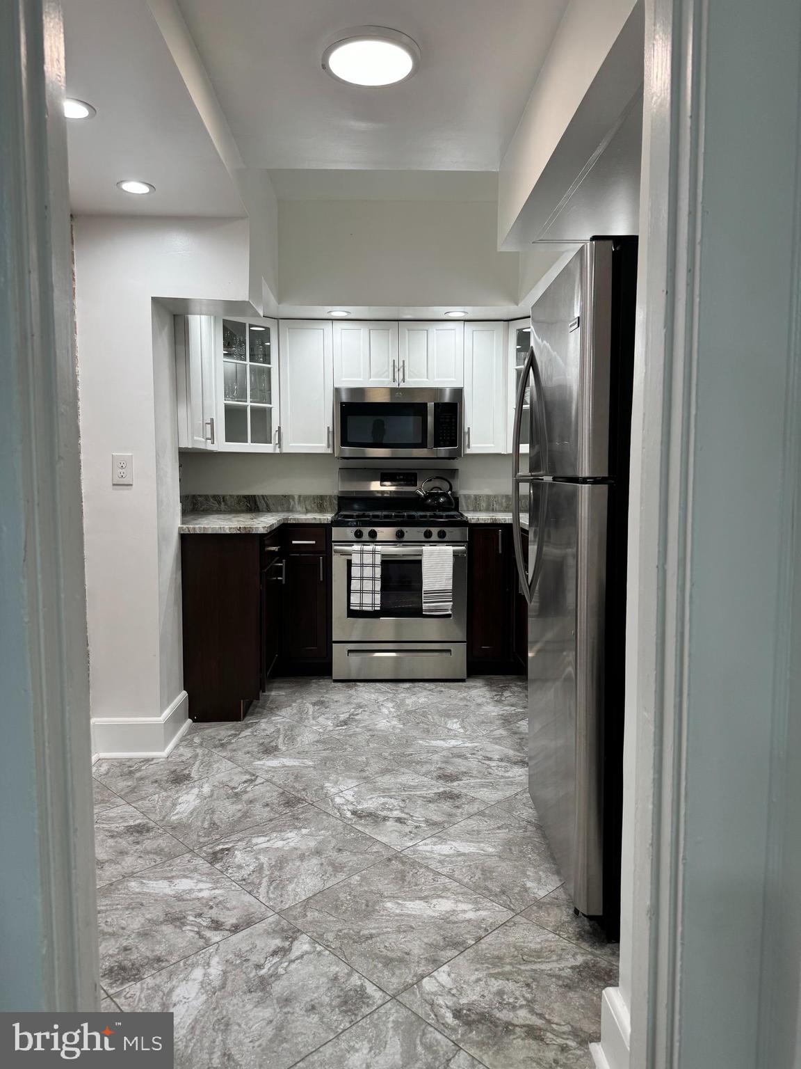 CHARLES VILLAGE - Residential Lease