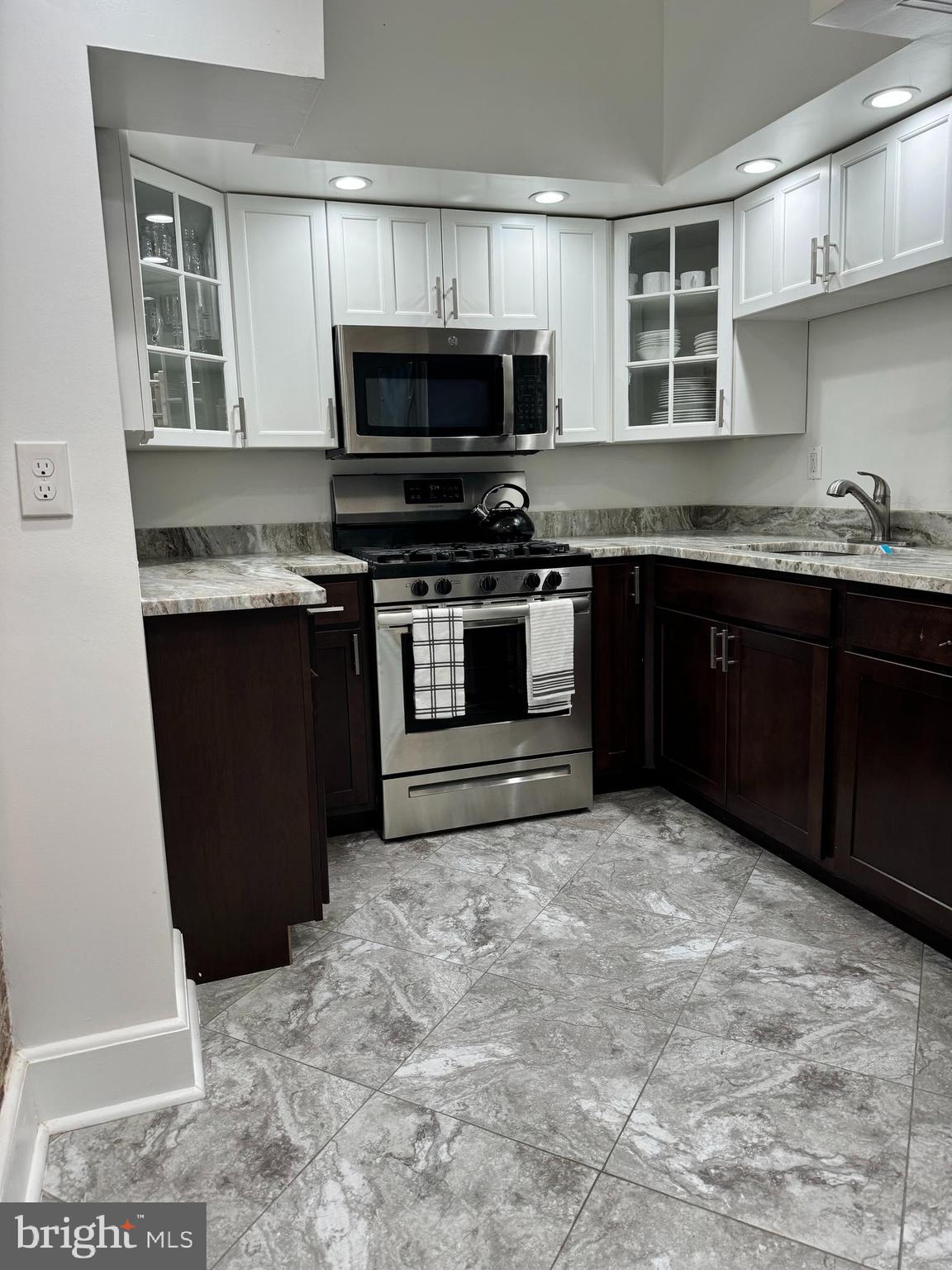 CHARLES VILLAGE - Residential Lease