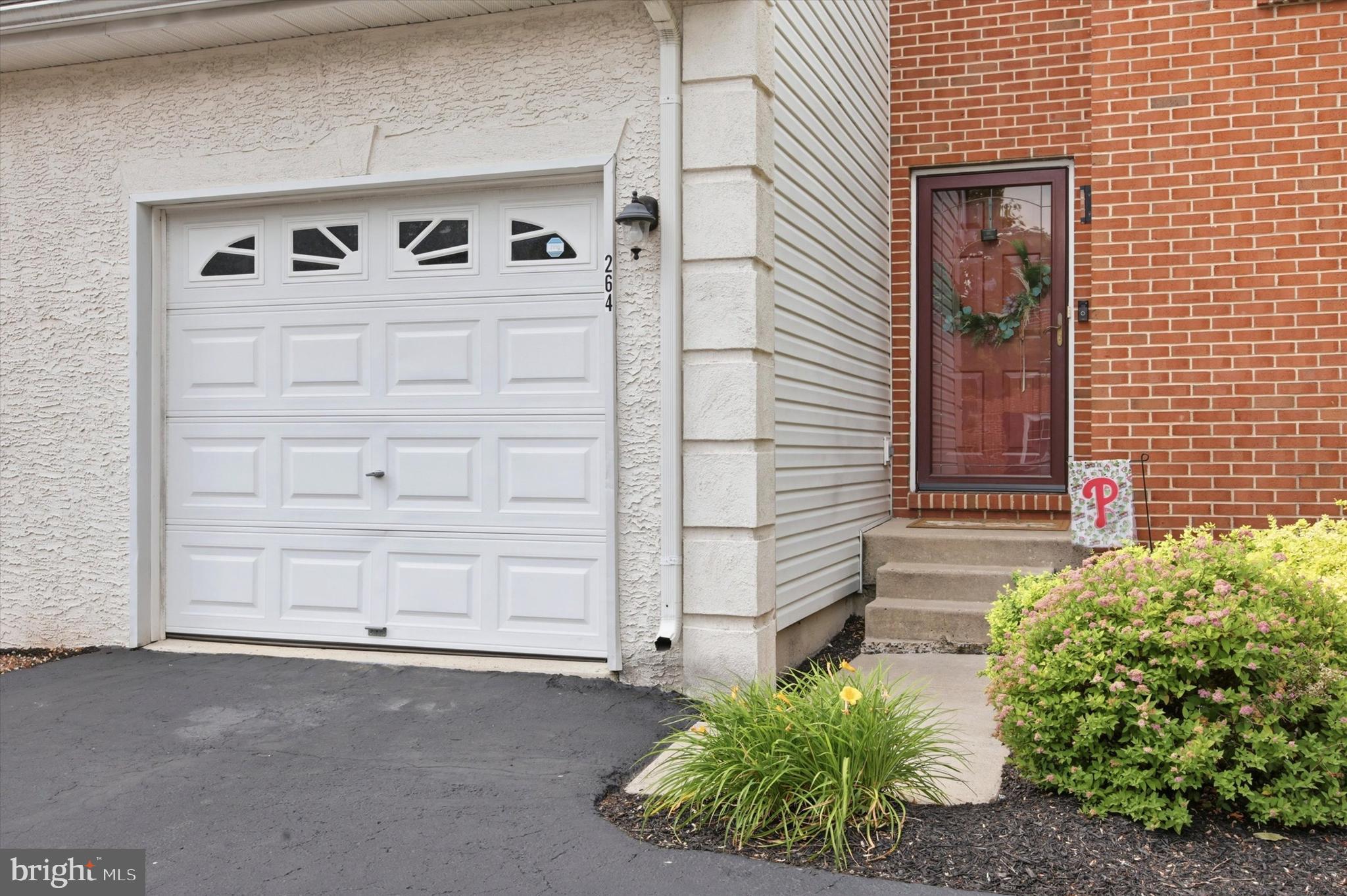 264 HAMPSHIRE DRIVE