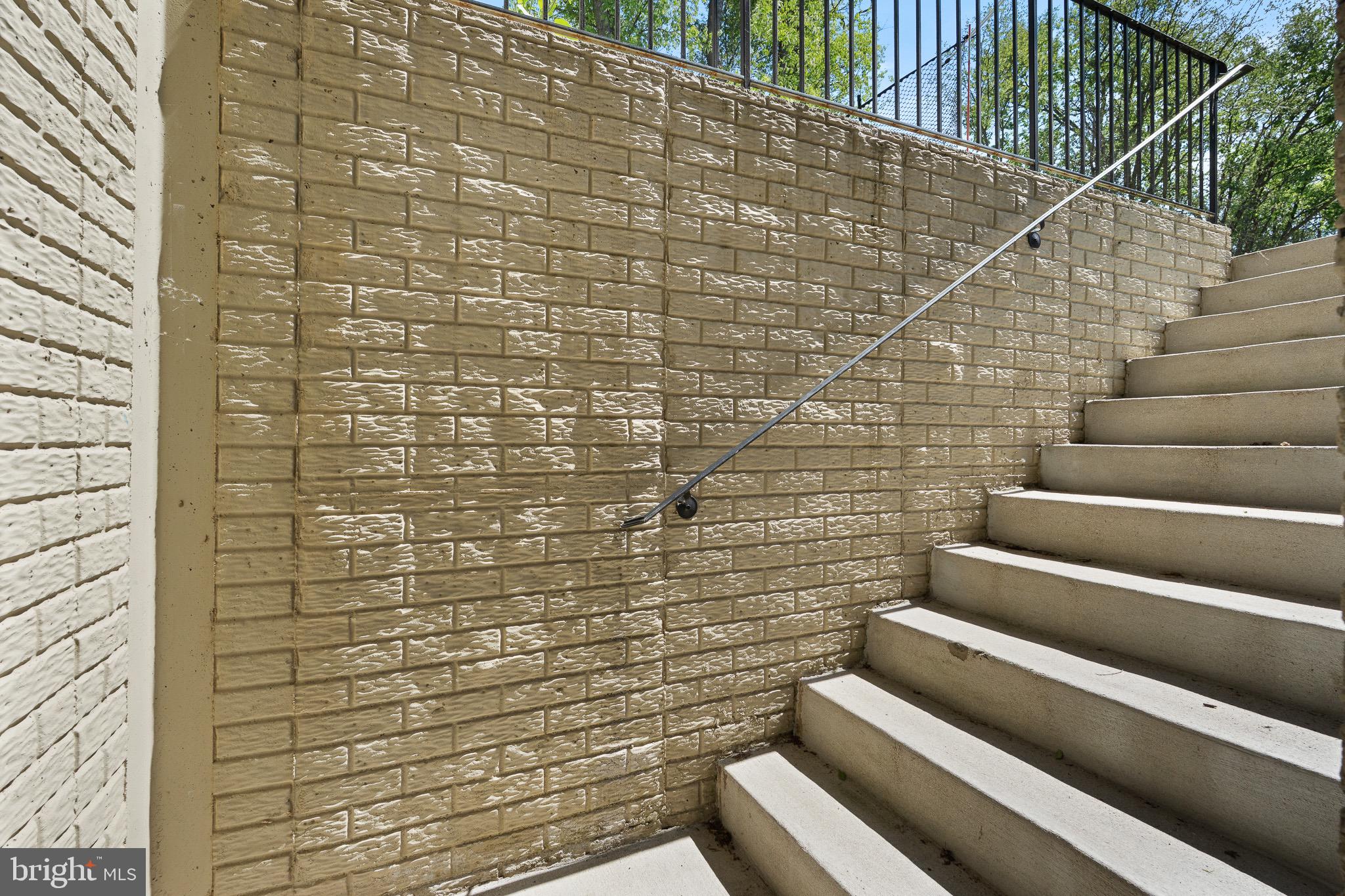 THE VILLAGE OF WASHINGTON TRAIL - Residential