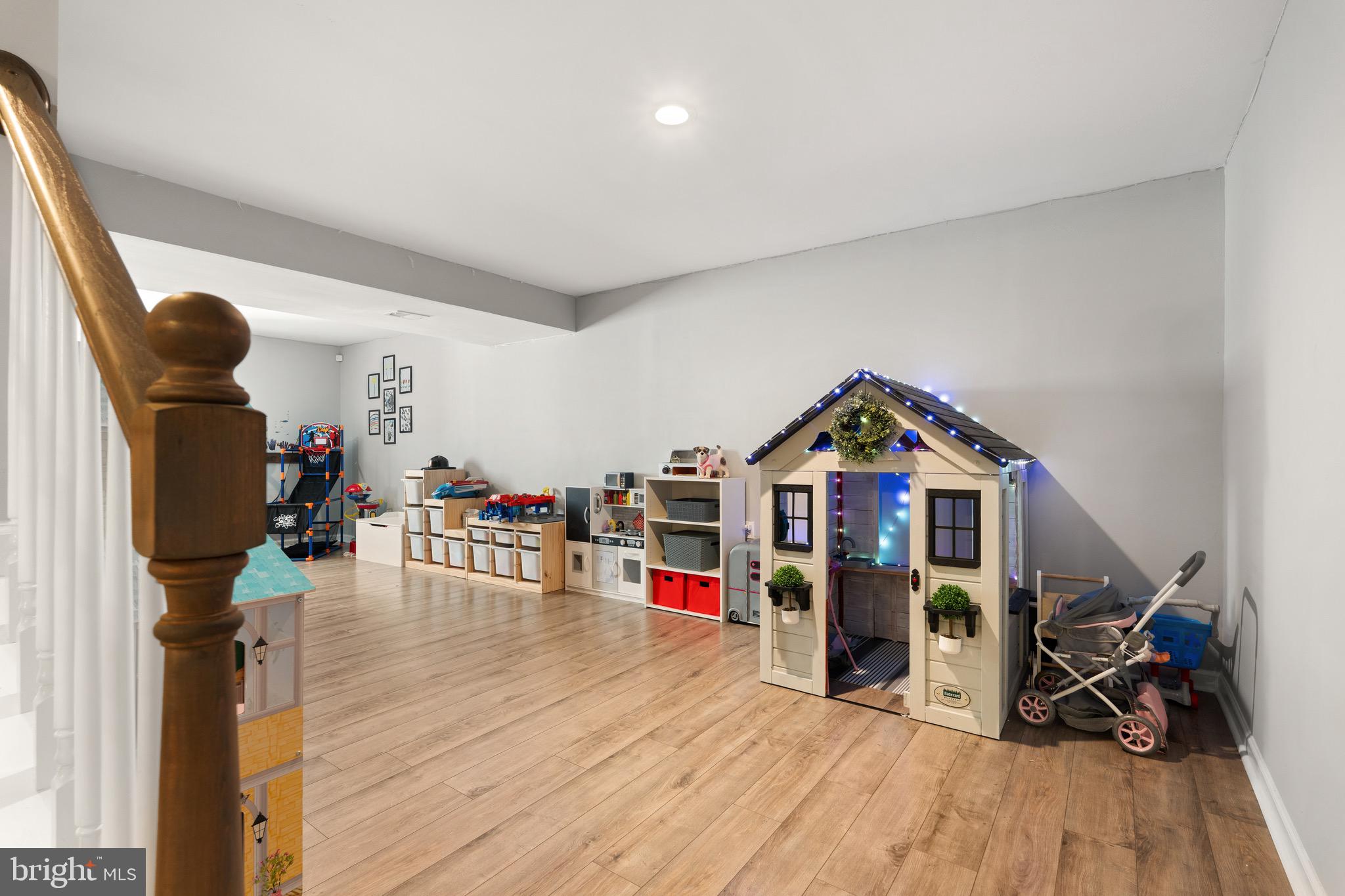 THE VILLAGE OF WASHINGTON TRAIL - Residential