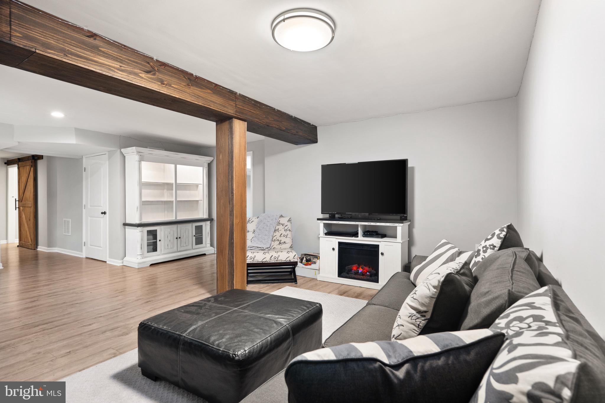 THE VILLAGE OF WASHINGTON TRAIL - Residential