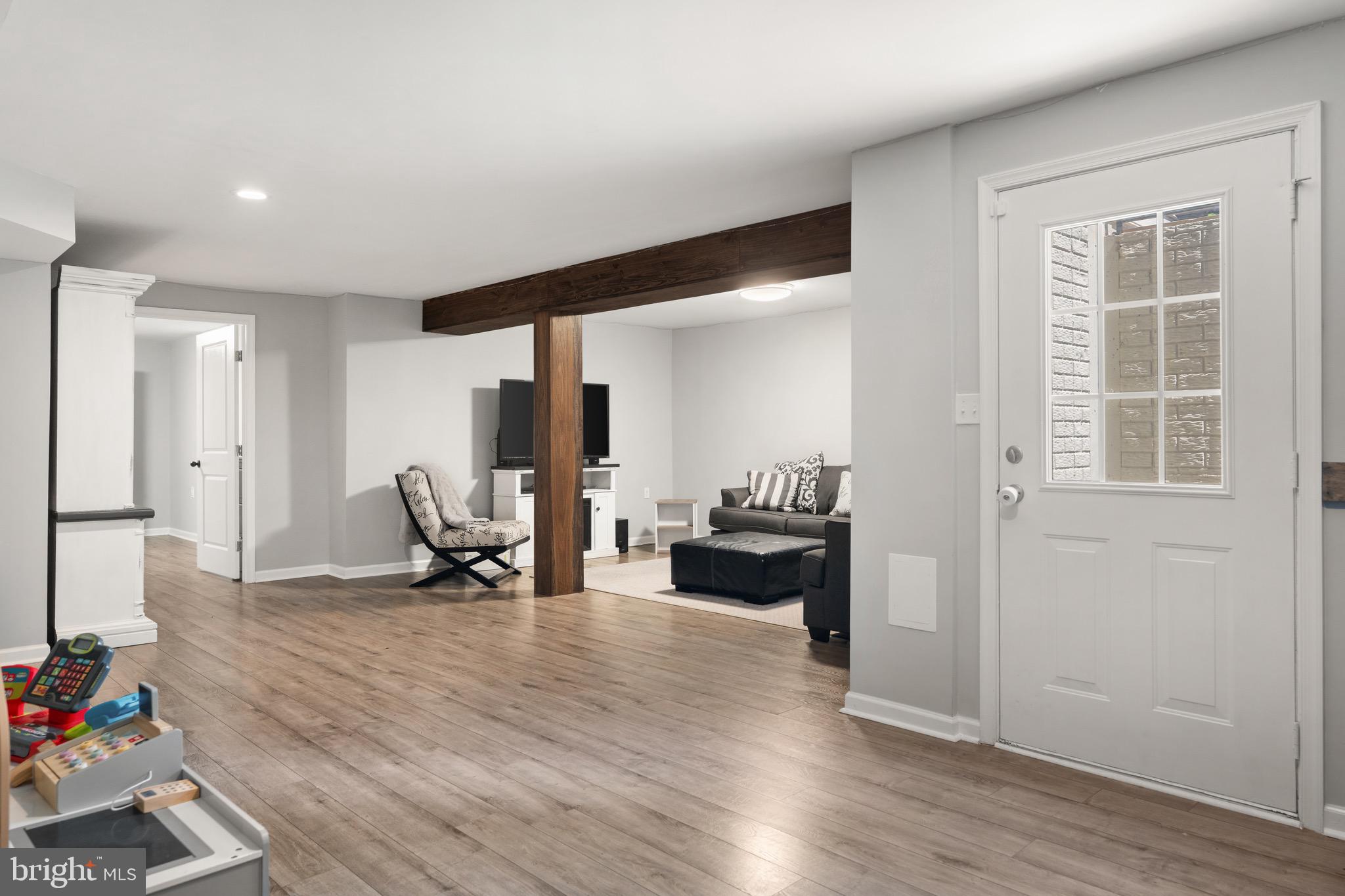 THE VILLAGE OF WASHINGTON TRAIL - Residential