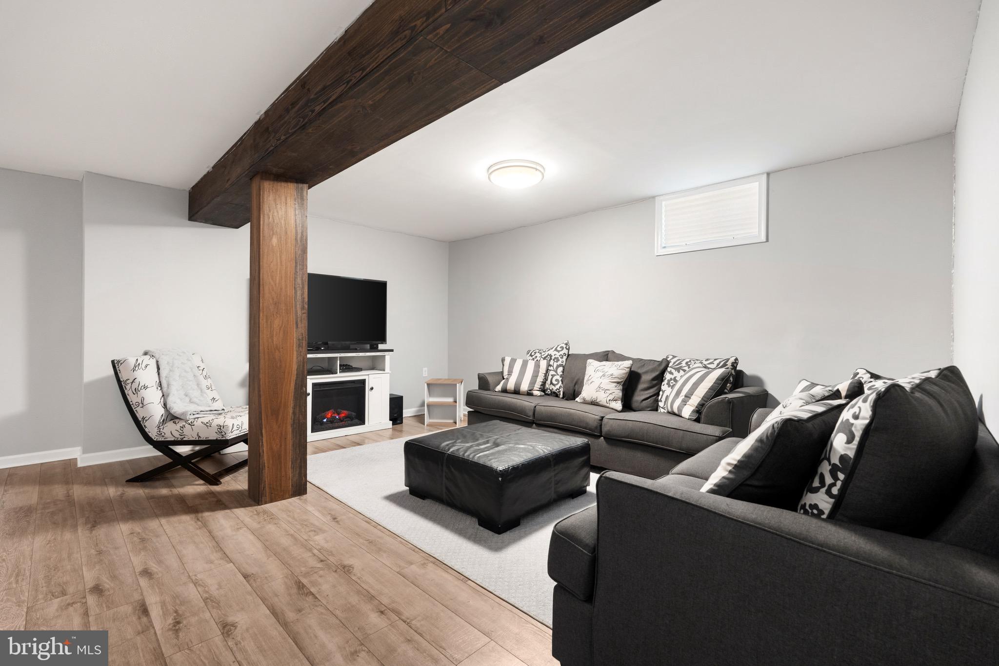 THE VILLAGE OF WASHINGTON TRAIL - Residential