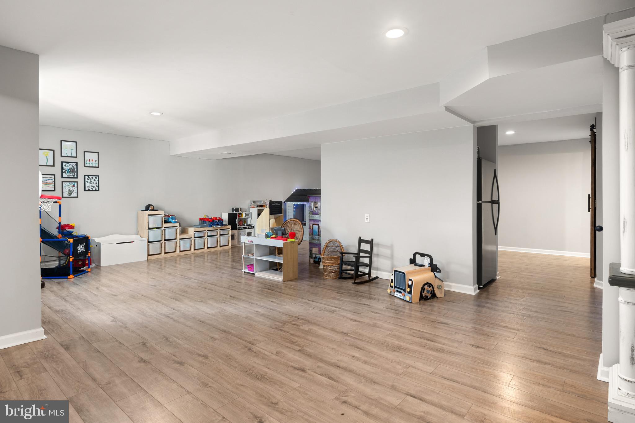 THE VILLAGE OF WASHINGTON TRAIL - Residential