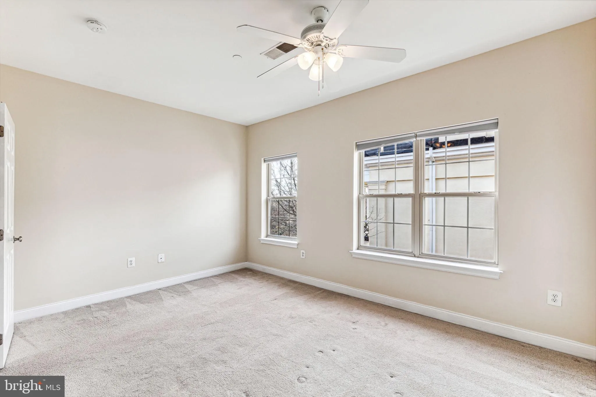 Philadelphia, Pennsylvania 19146, United States, 3 Bedrooms Bedrooms, ,3 BathroomsBathrooms,Residential,Pending,128035