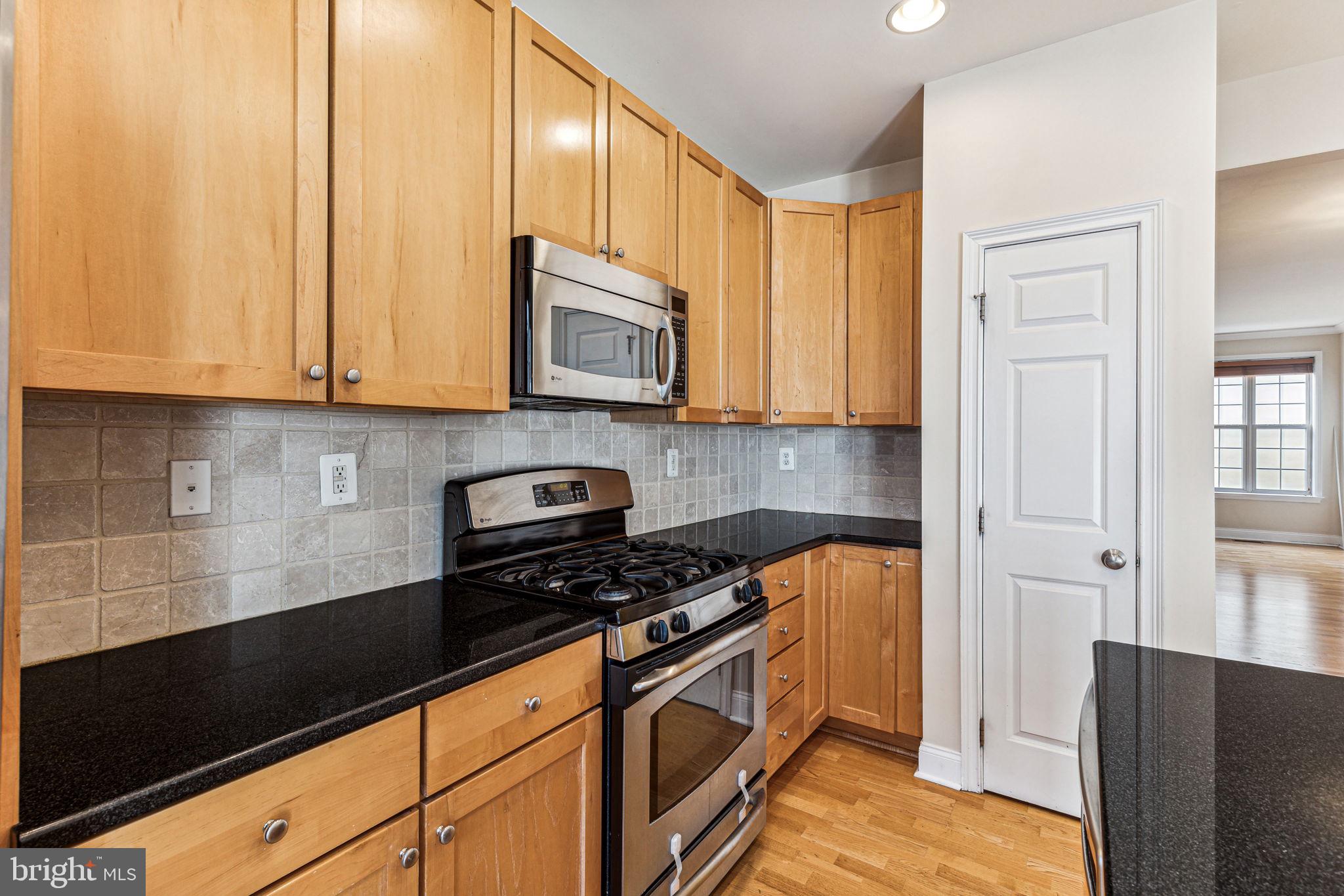 NAVAL SQUARE - Residential Lease