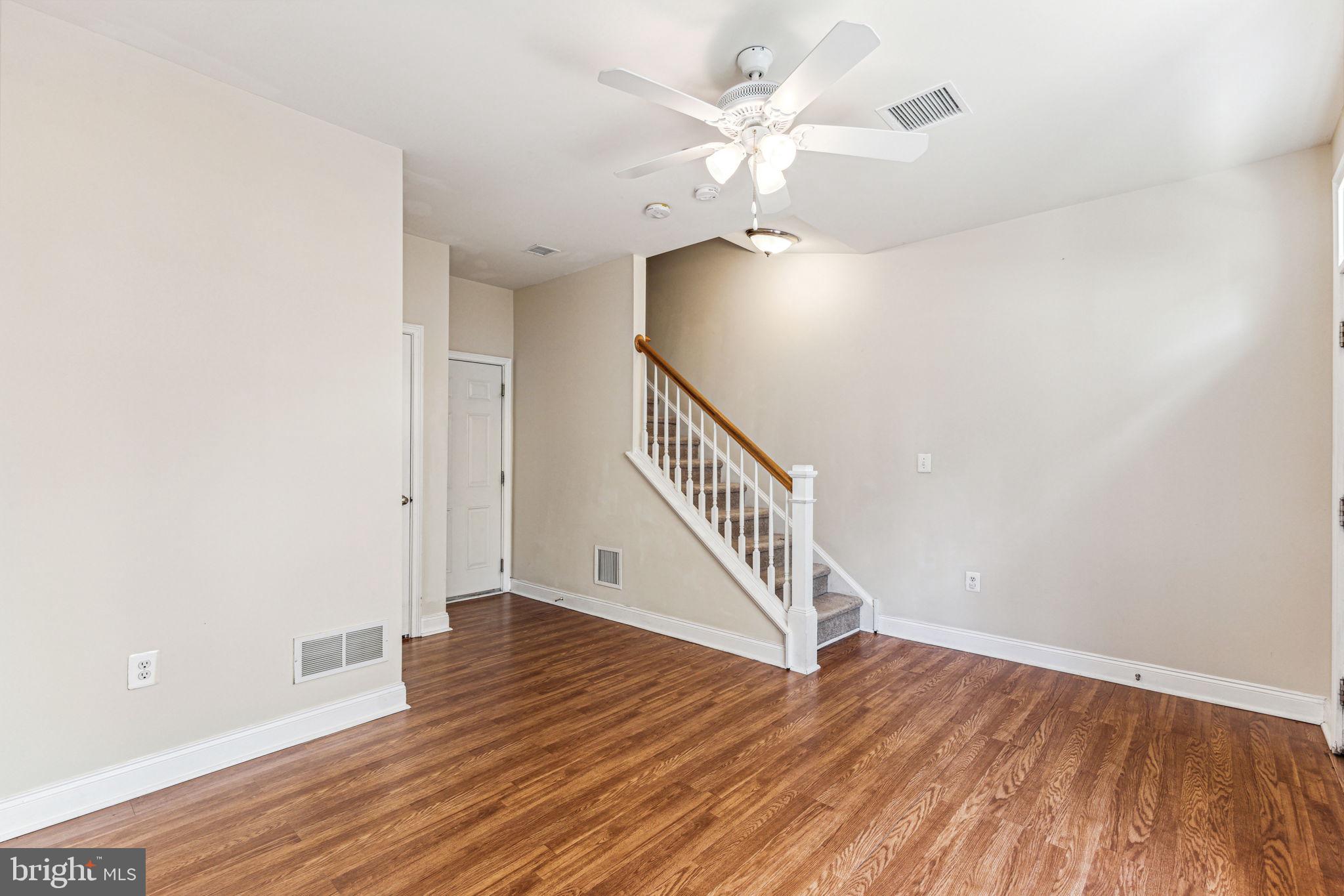 NAVAL SQUARE - Residential Lease