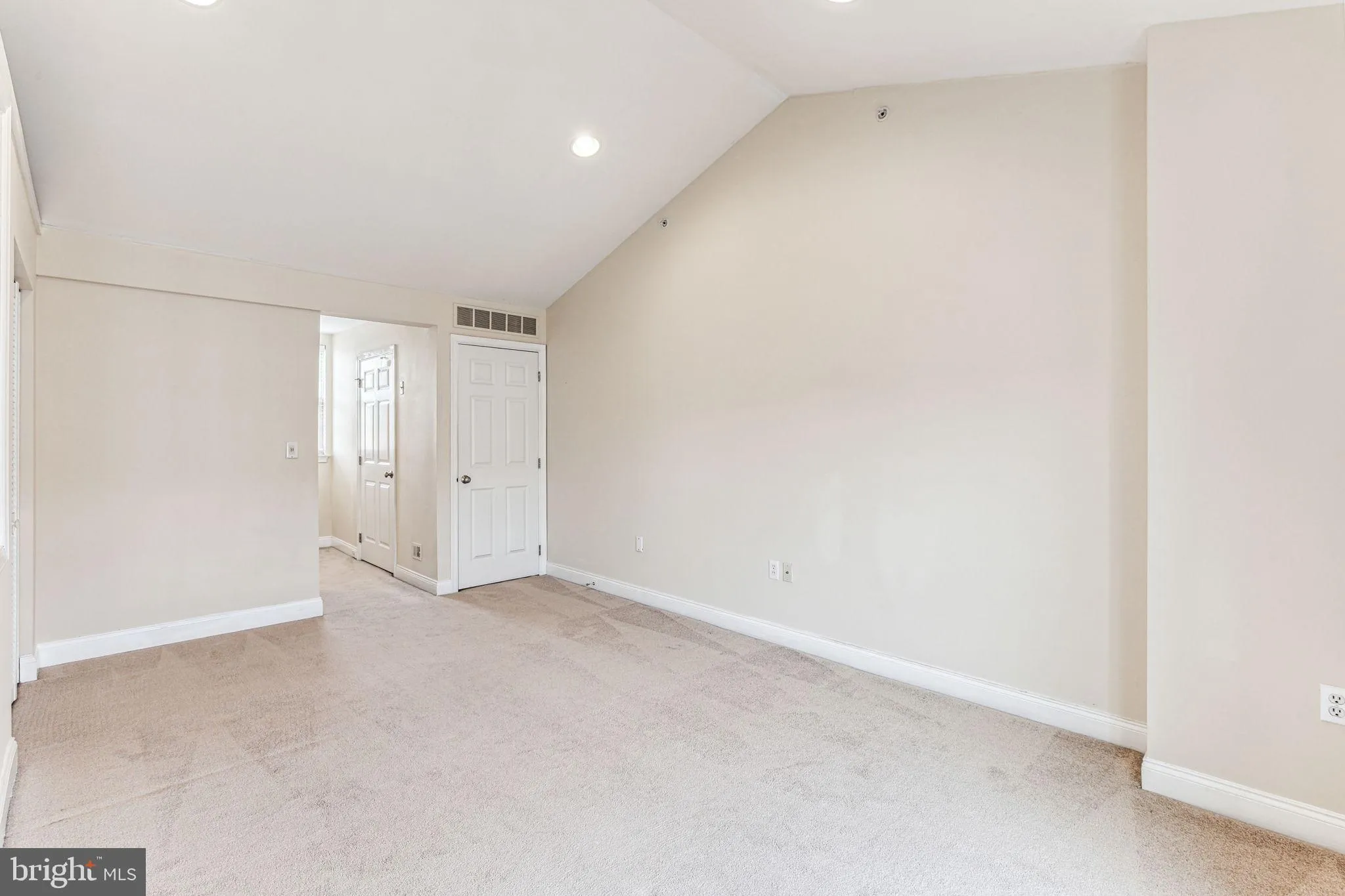 Philadelphia, Pennsylvania 19146, United States, 3 Bedrooms Bedrooms, ,3 BathroomsBathrooms,Residential,Pending,128035