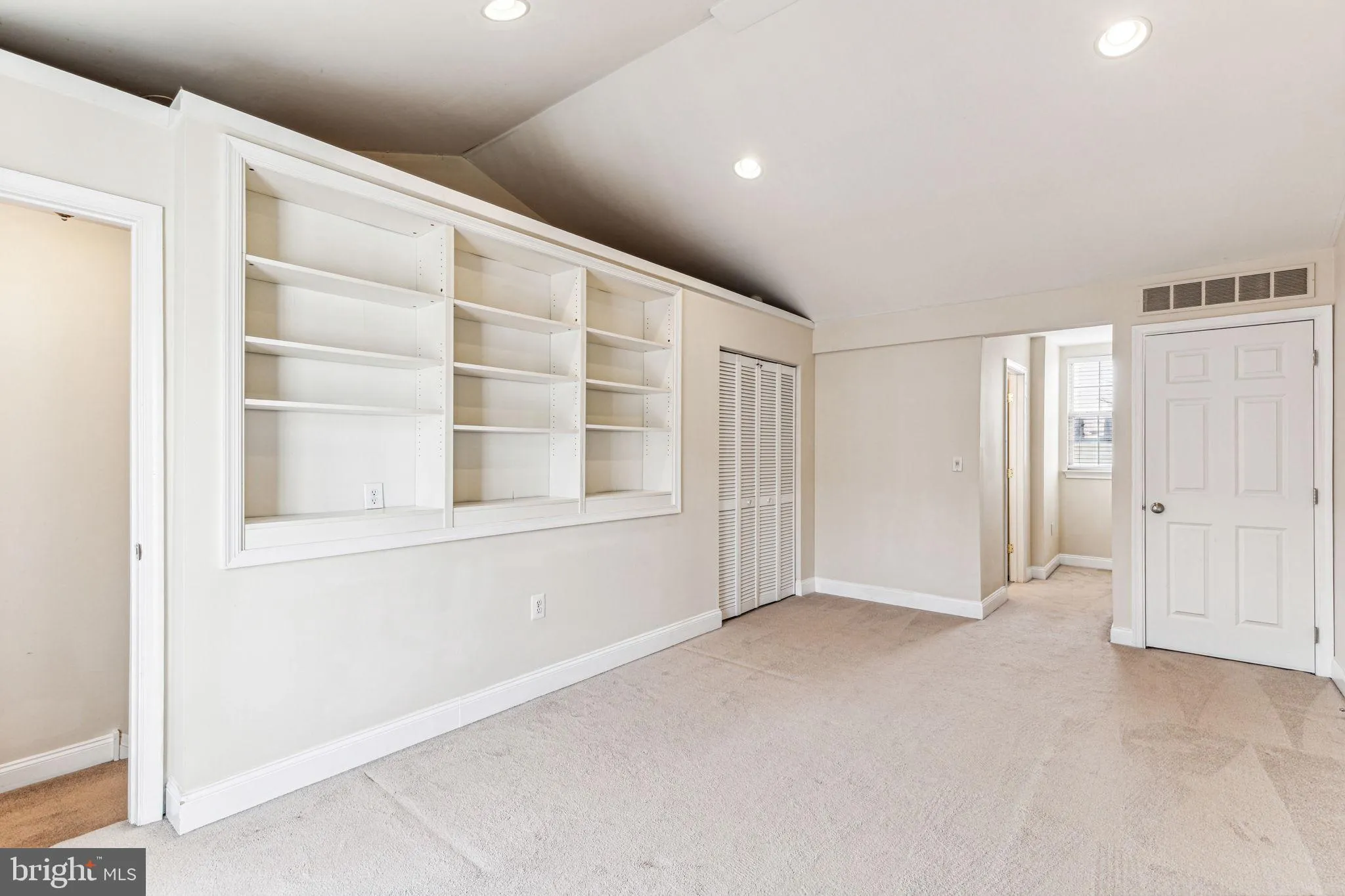 Philadelphia, Pennsylvania 19146, United States, 3 Bedrooms Bedrooms, ,3 BathroomsBathrooms,Residential,Pending,128035